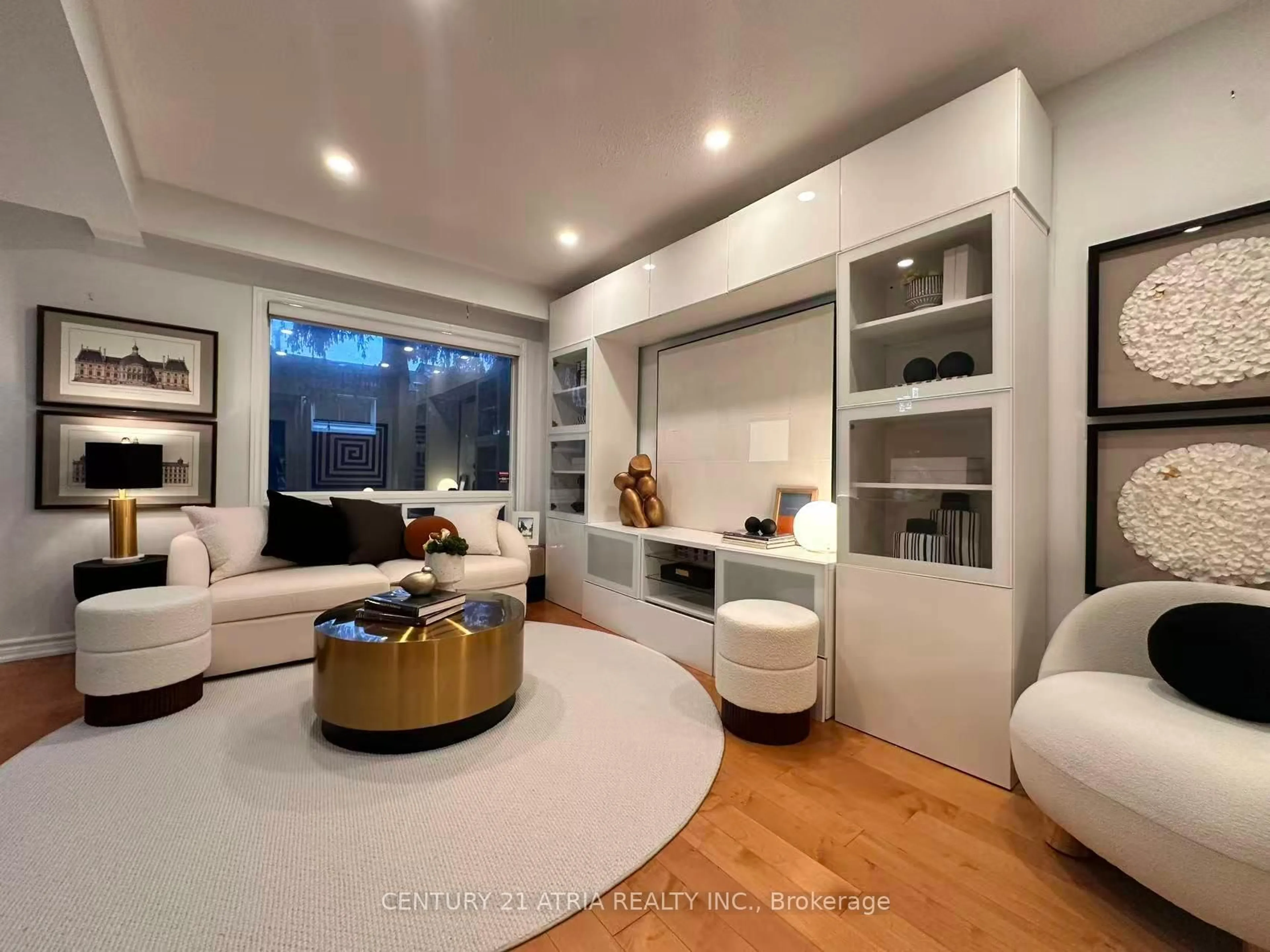 Living room with furniture, unknown for 19 Aspenwood Dr, Toronto Ontario M2H 3E1