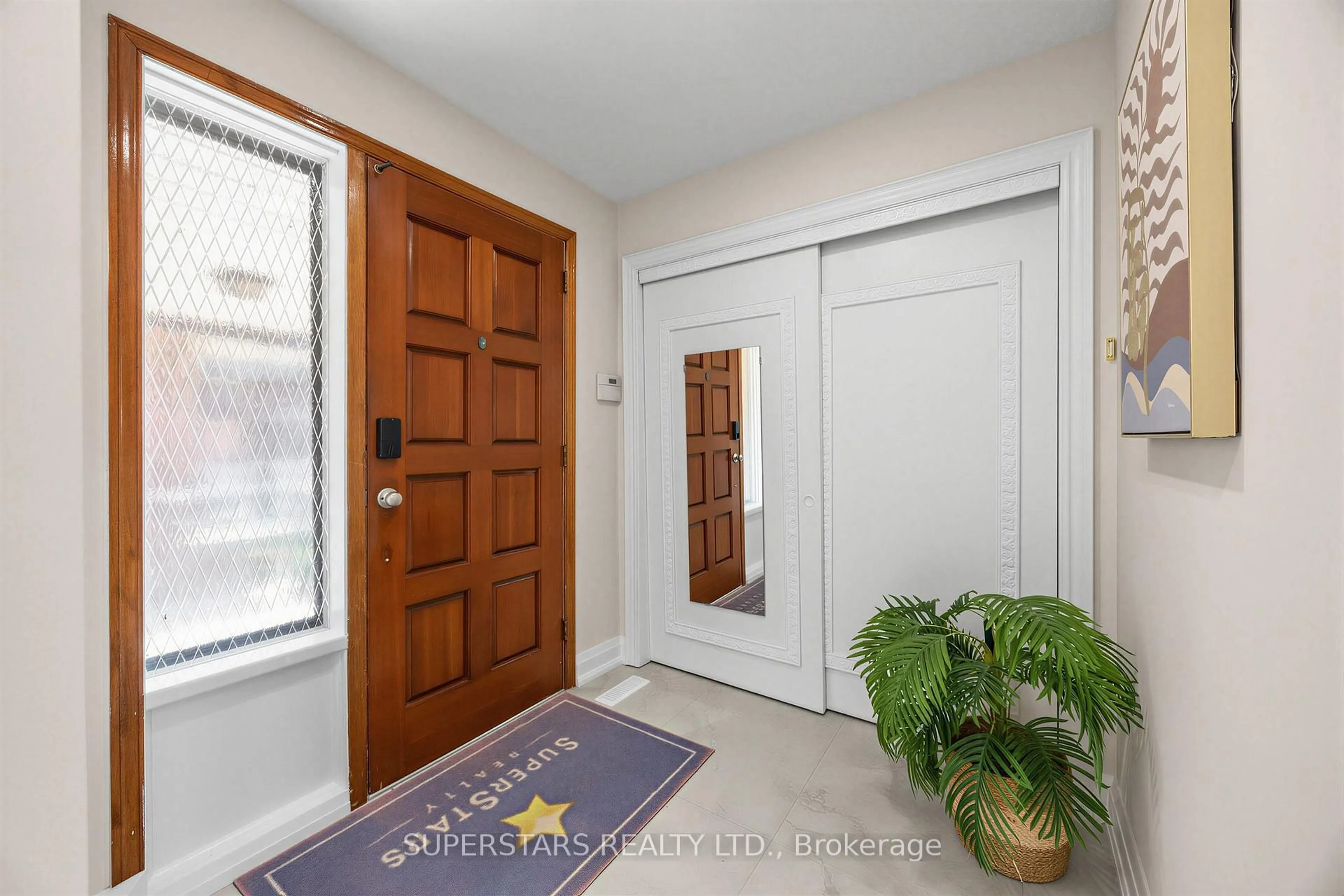 Indoor entryway for 326 Mckee Ave, Toronto Ontario M2N 4E5