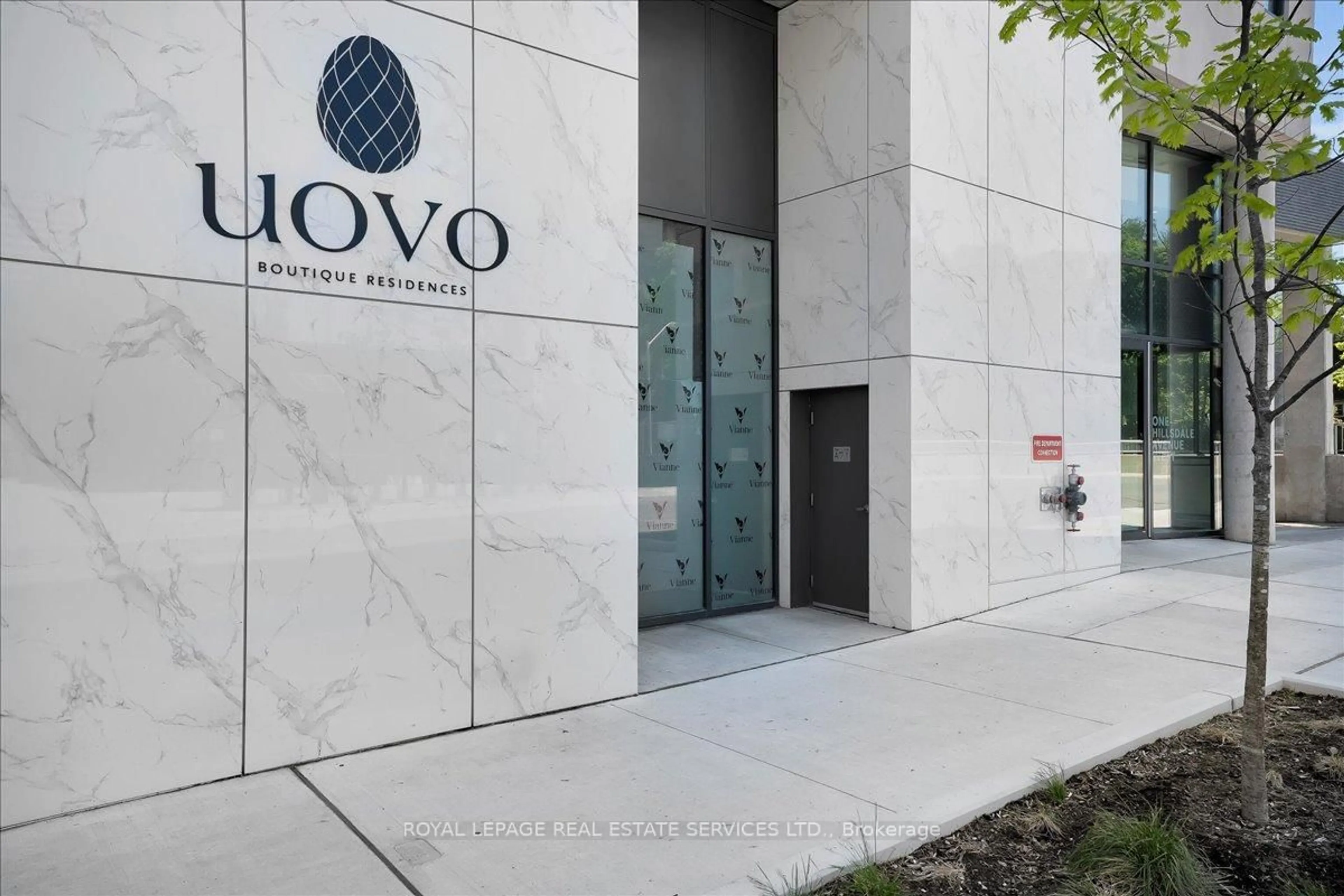 Indoor foyer for 1 Hillsdale Ave #706, Toronto Ontario M4S 0E5