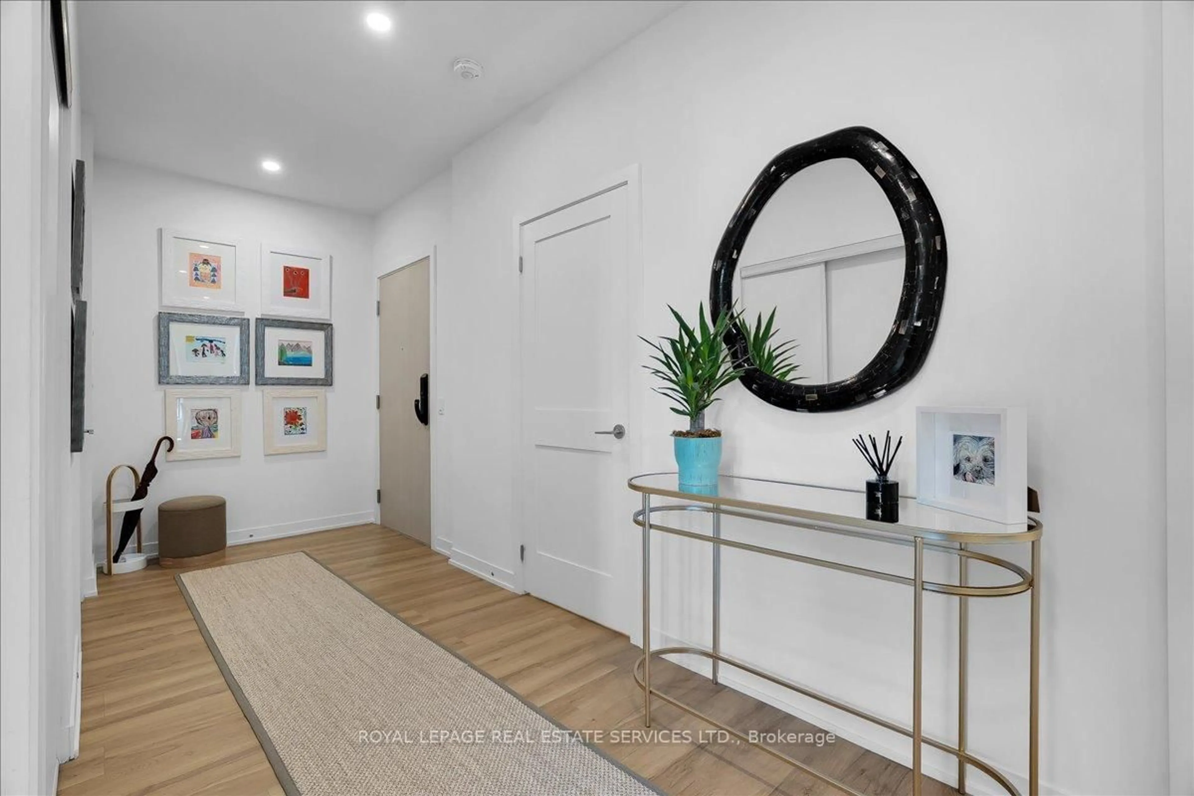 Indoor entryway for 1 Hillsdale Ave #706, Toronto Ontario M4S 0E5