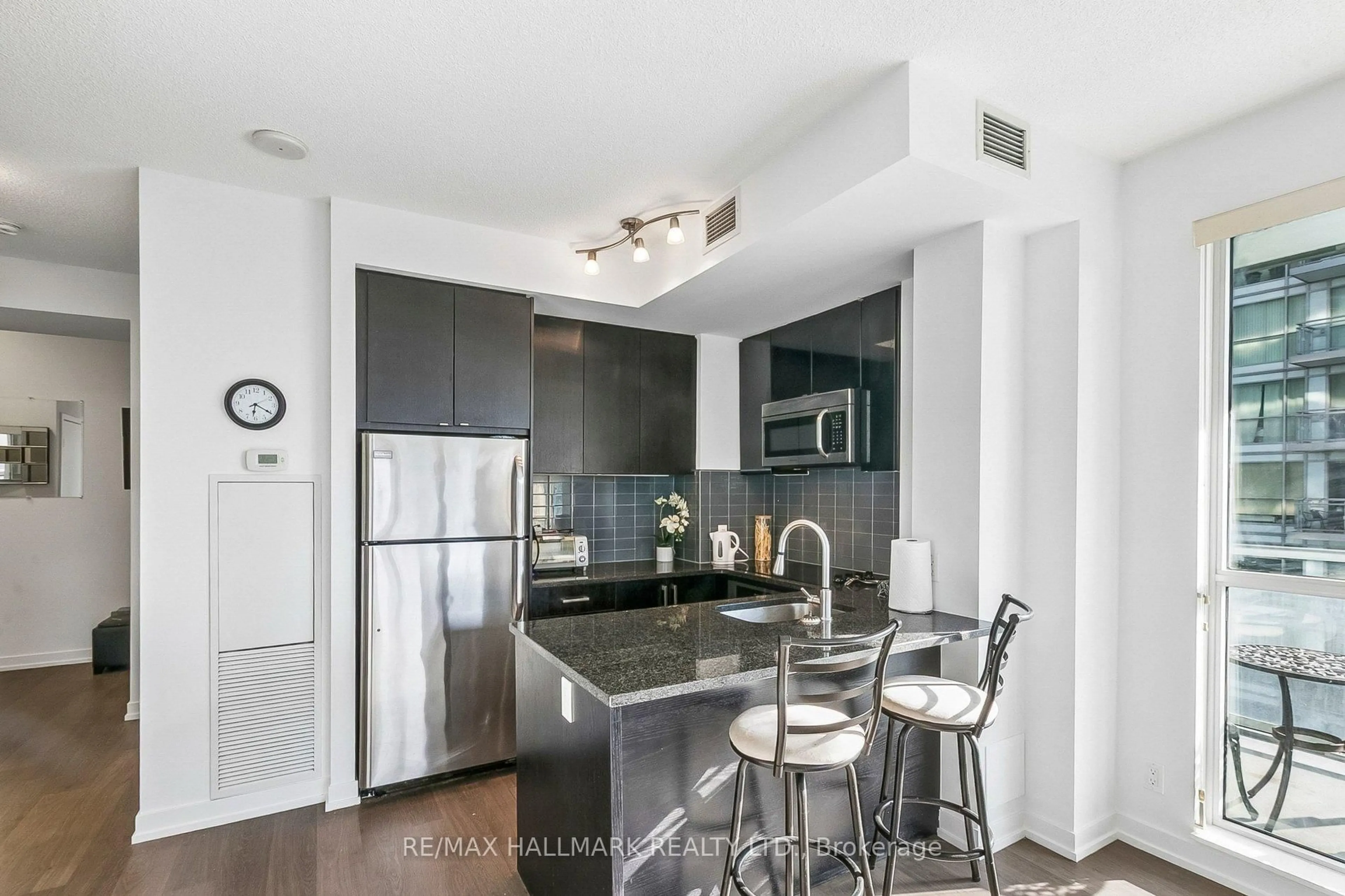 Standard kitchen, unknown for 98 Lillian St #1212, Toronto Ontario M4S 0A5