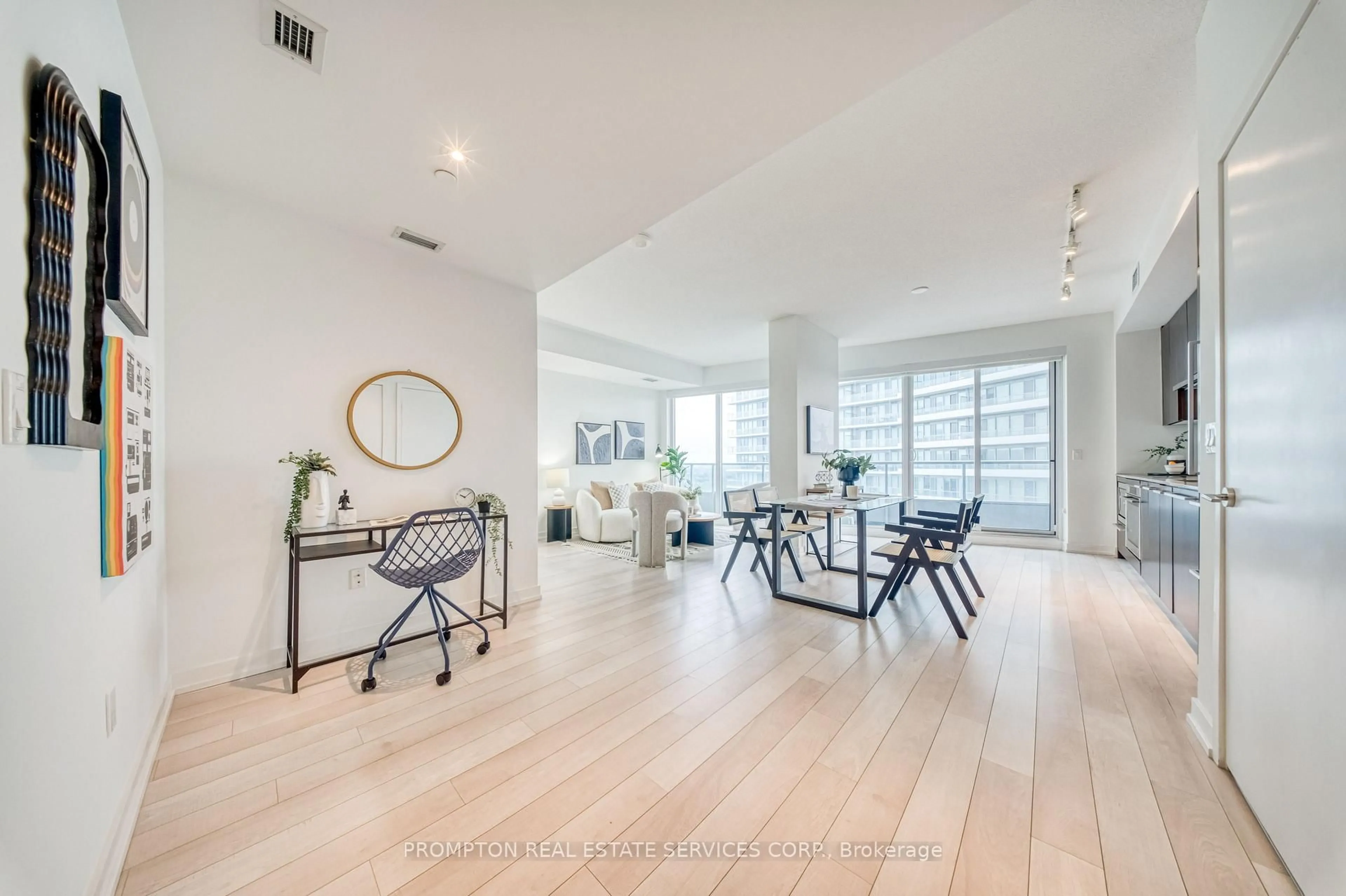 A pic of a room for 117 Mcmahon Dr #2807, Toronto Ontario M2K 0E4