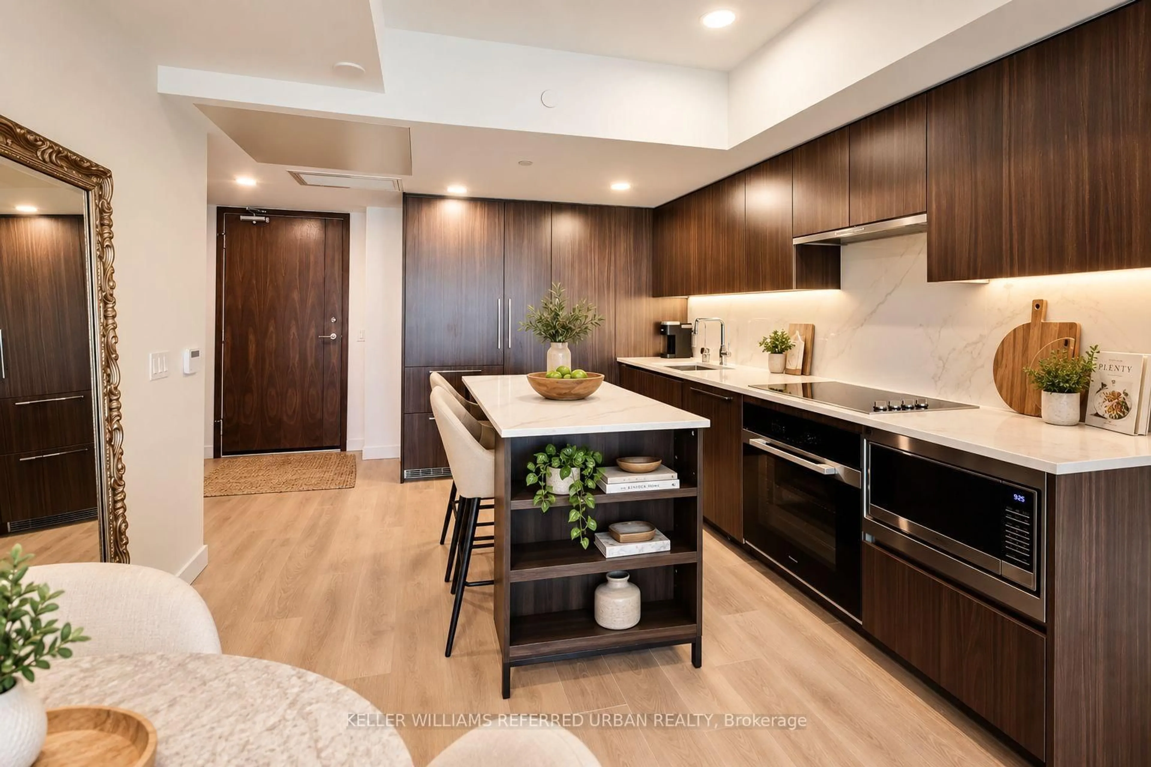 Contemporary kitchen, unknown for 3 Concord CityPlace Way #530, Toronto Ontario M5V 0X4