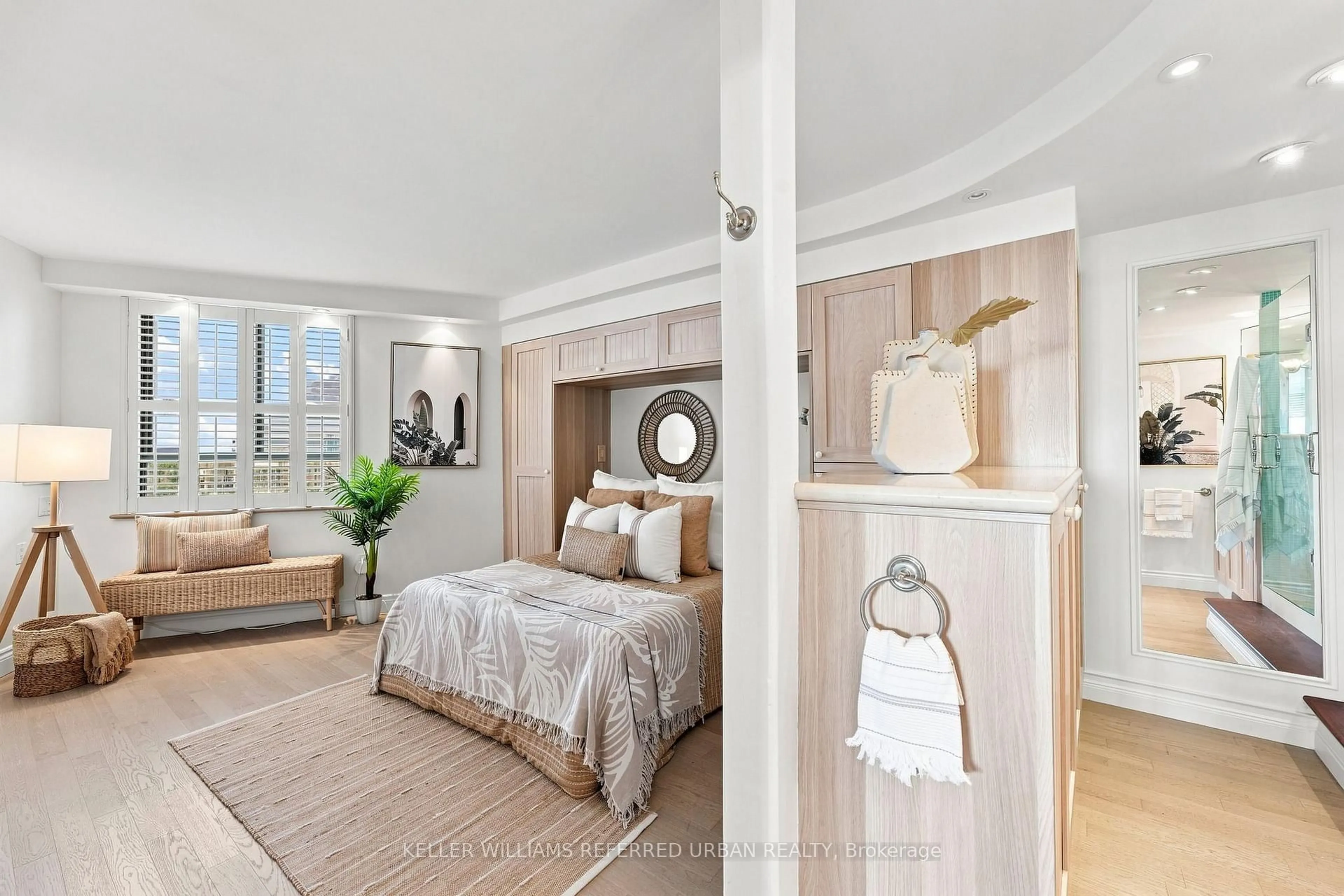 Bedroom with bed, unknown for 270 Queens Quay #1201/02, Toronto Ontario M5J 2N4