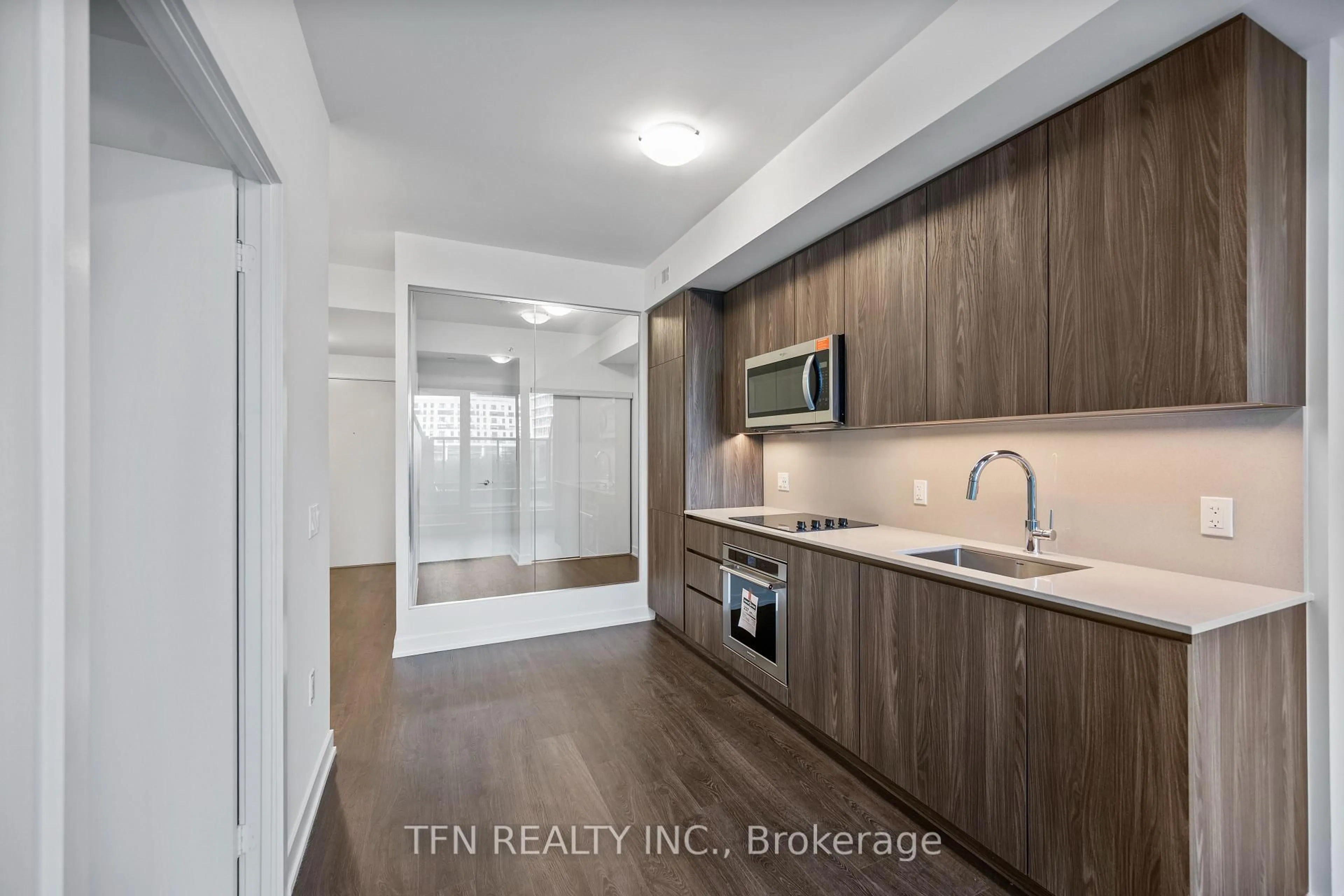 Standard kitchen, wood/laminate floor for 15 Richardson St #314, Toronto Ontario M5A 0Y5