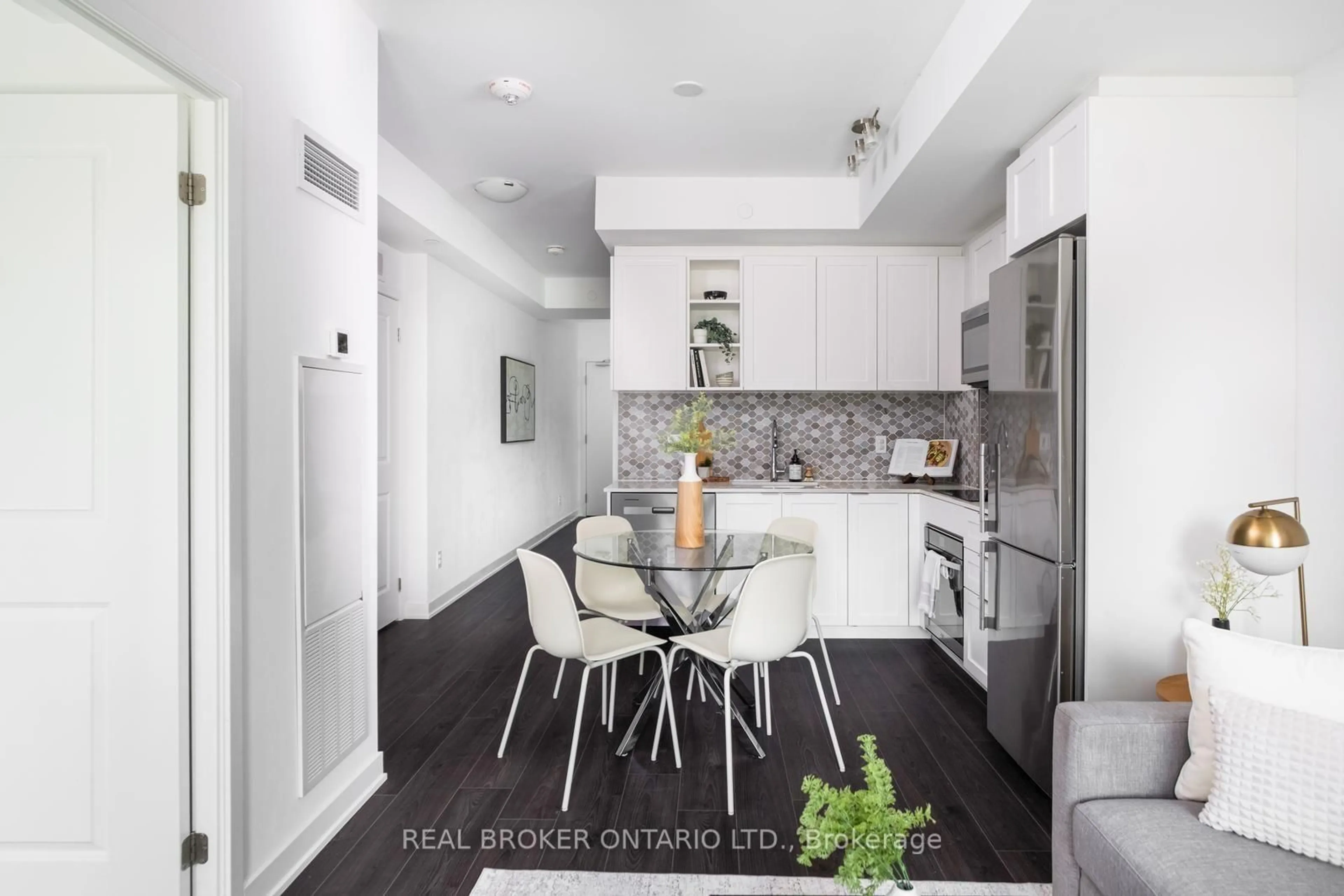 Unknown for 543 Richmond St #528, Toronto Ontario M5V 0W9