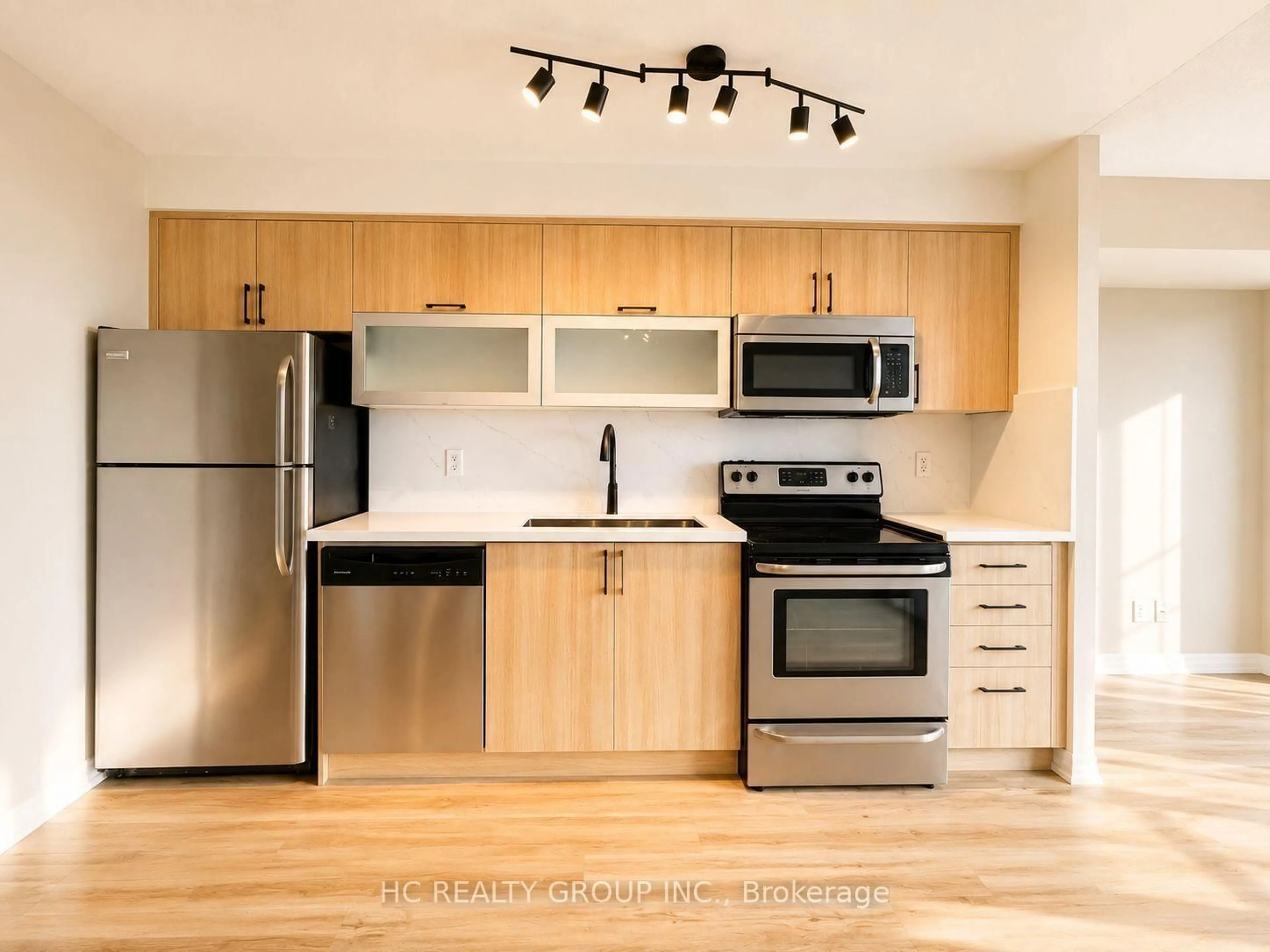 Standard kitchen, wood/laminate floor for 2015 SHEPPARD Ave #1811, Toronto Ontario M2J 0B3