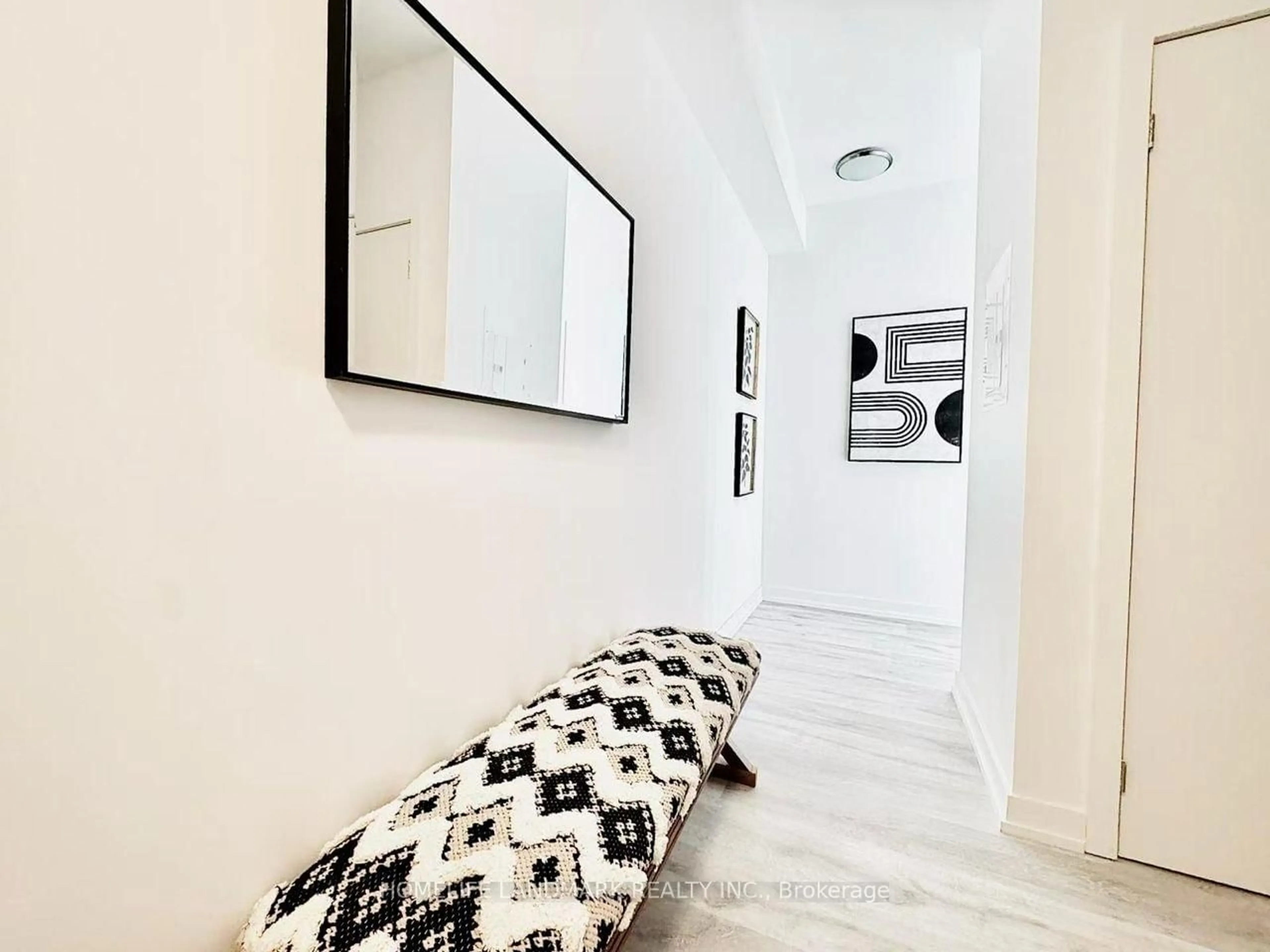 Indoor entryway for 7 Golden Lion Hts #N833, Toronto Ontario M2M 0C1