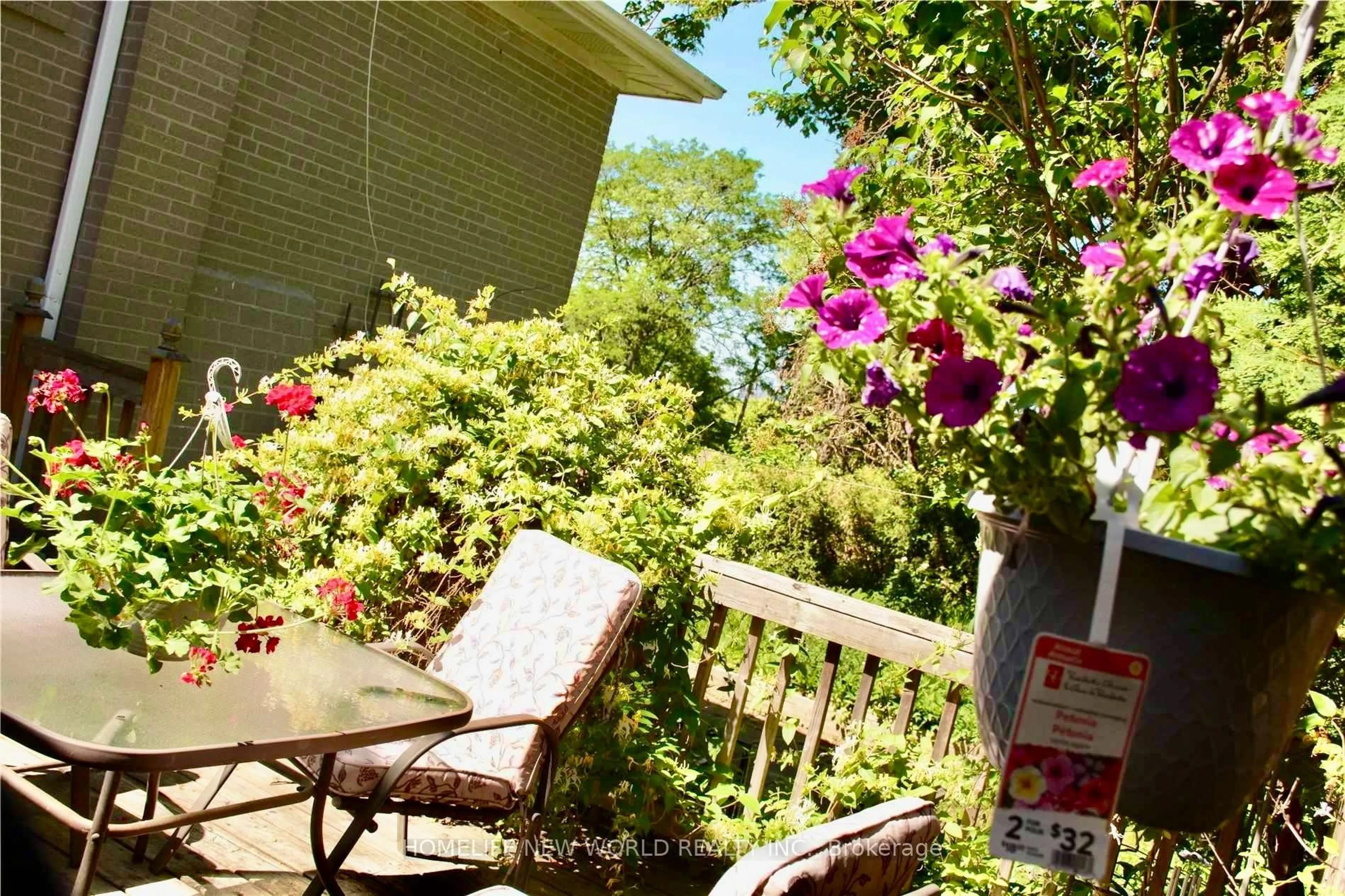 Patio, street for 40 Brahms Ave, Toronto Ontario M2H 1H4