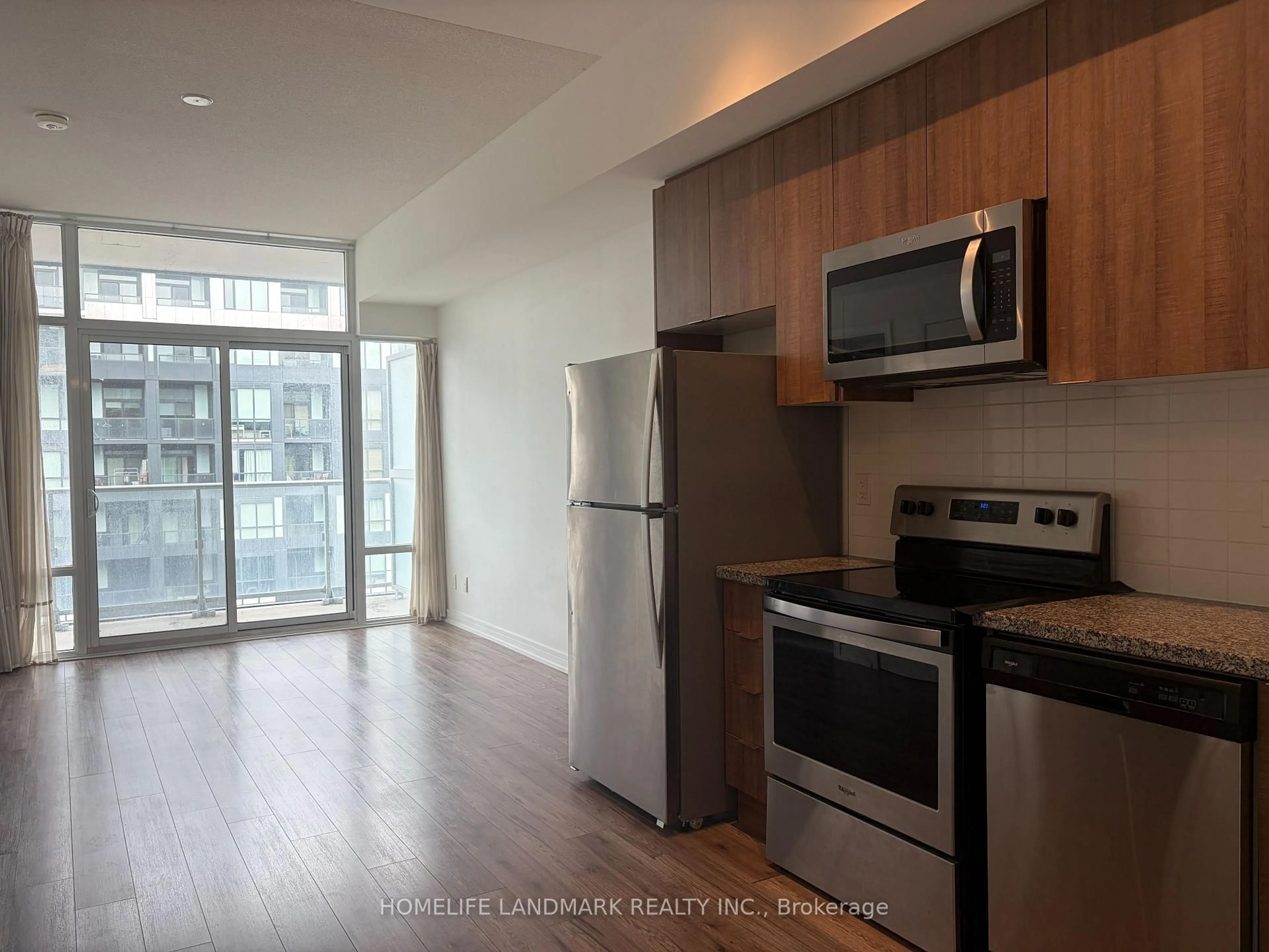 Standard kitchen, wood/laminate floor for 621 Sheppard Ave #701, Toronto Ontario M2K 1B5