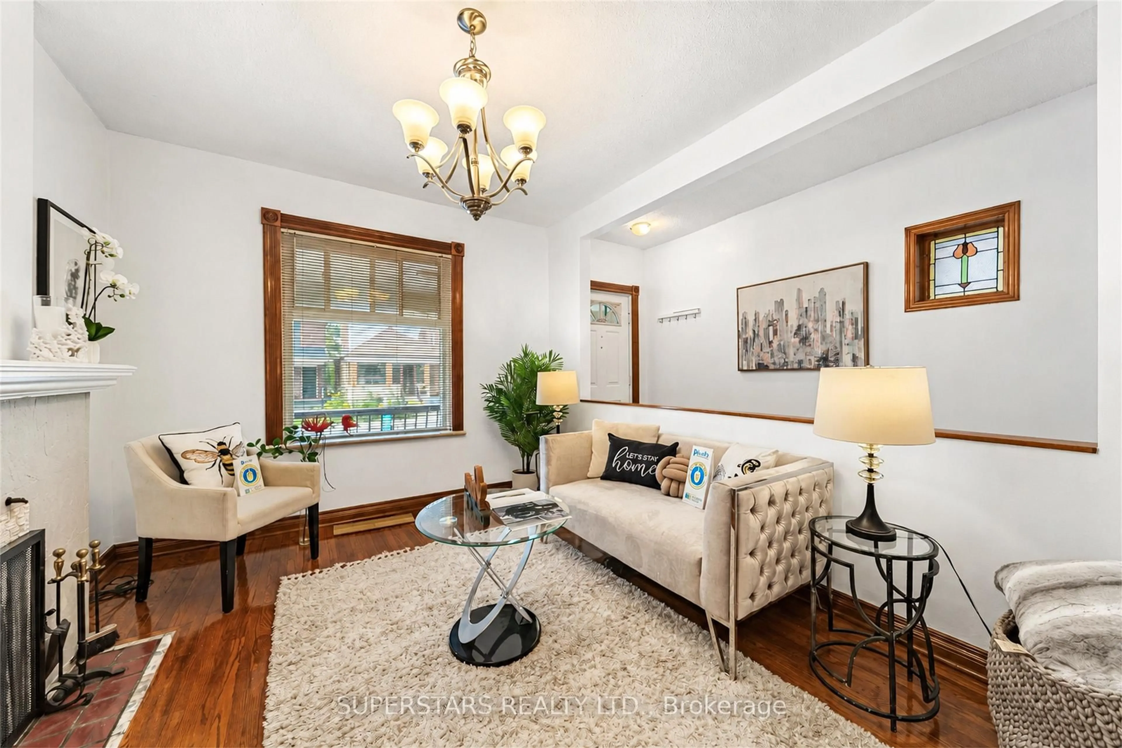 Living room with furniture, unknown for 235 Oakwood Ave, Toronto Ontario M6E 2V3