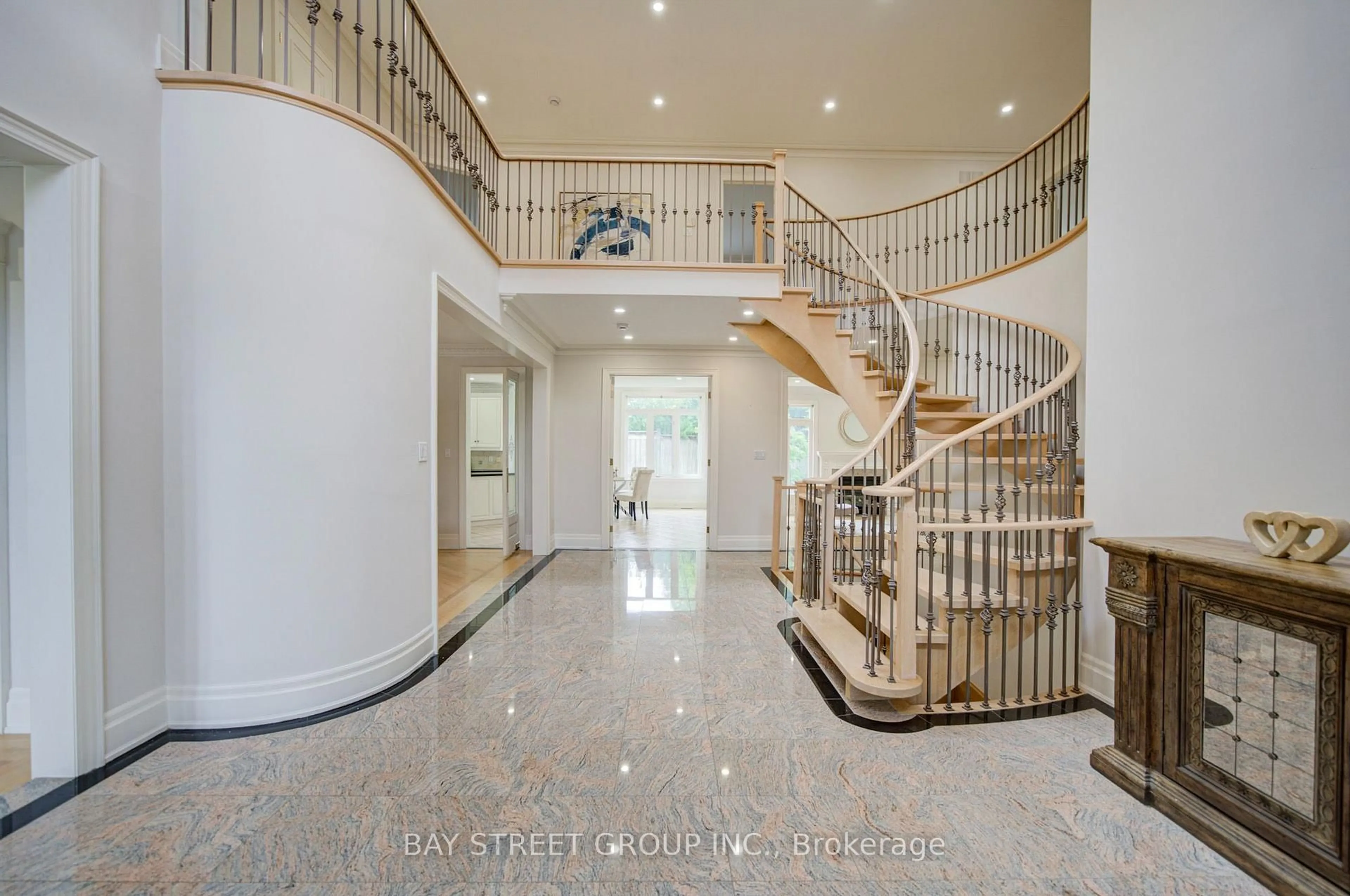 Indoor foyer for 58 Bowan Crt, Toronto Ontario M2K 3A7