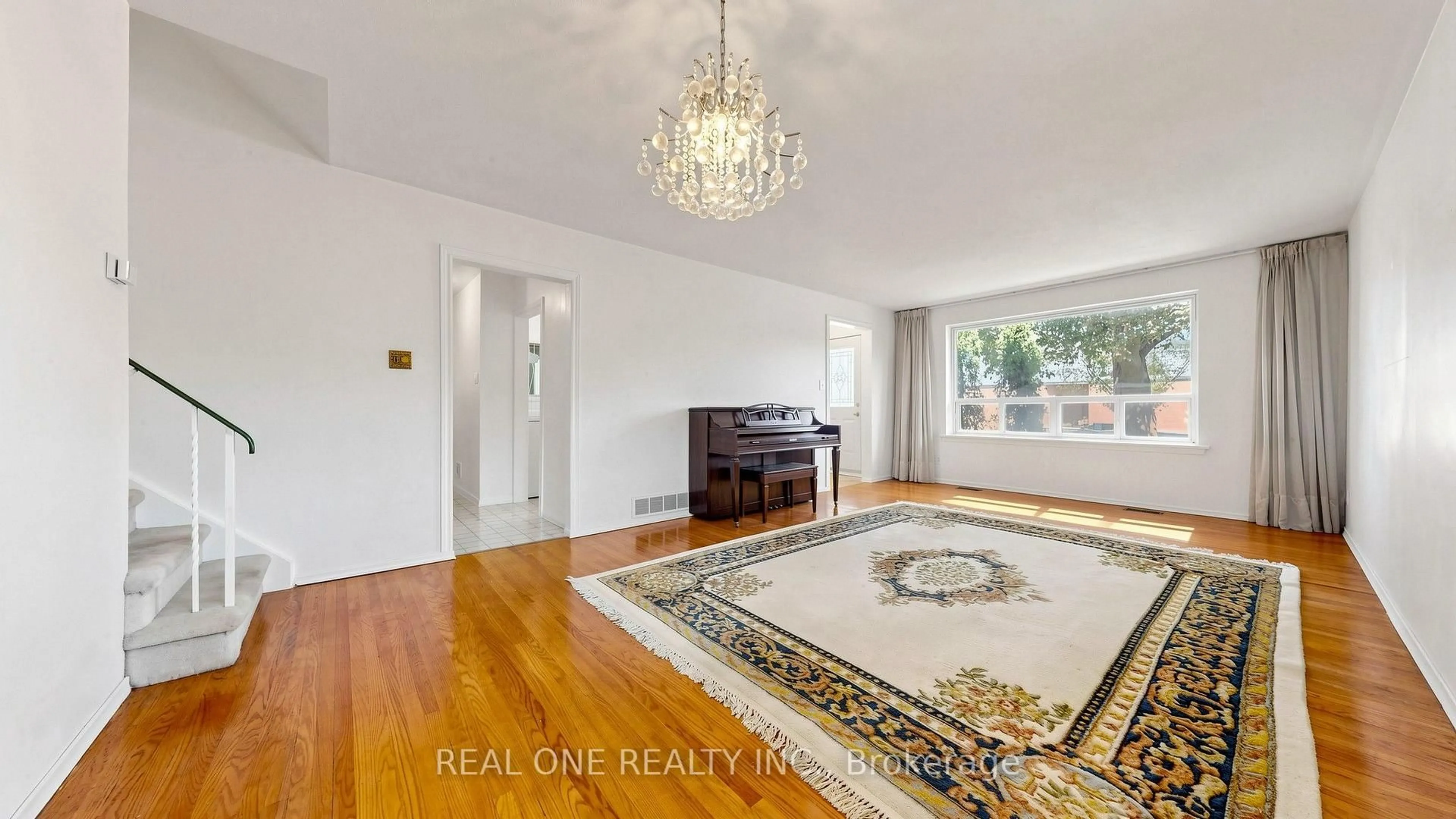 Living room with furniture, unknown for 19 Nymark Ave, Toronto Ontario M2J 2G8