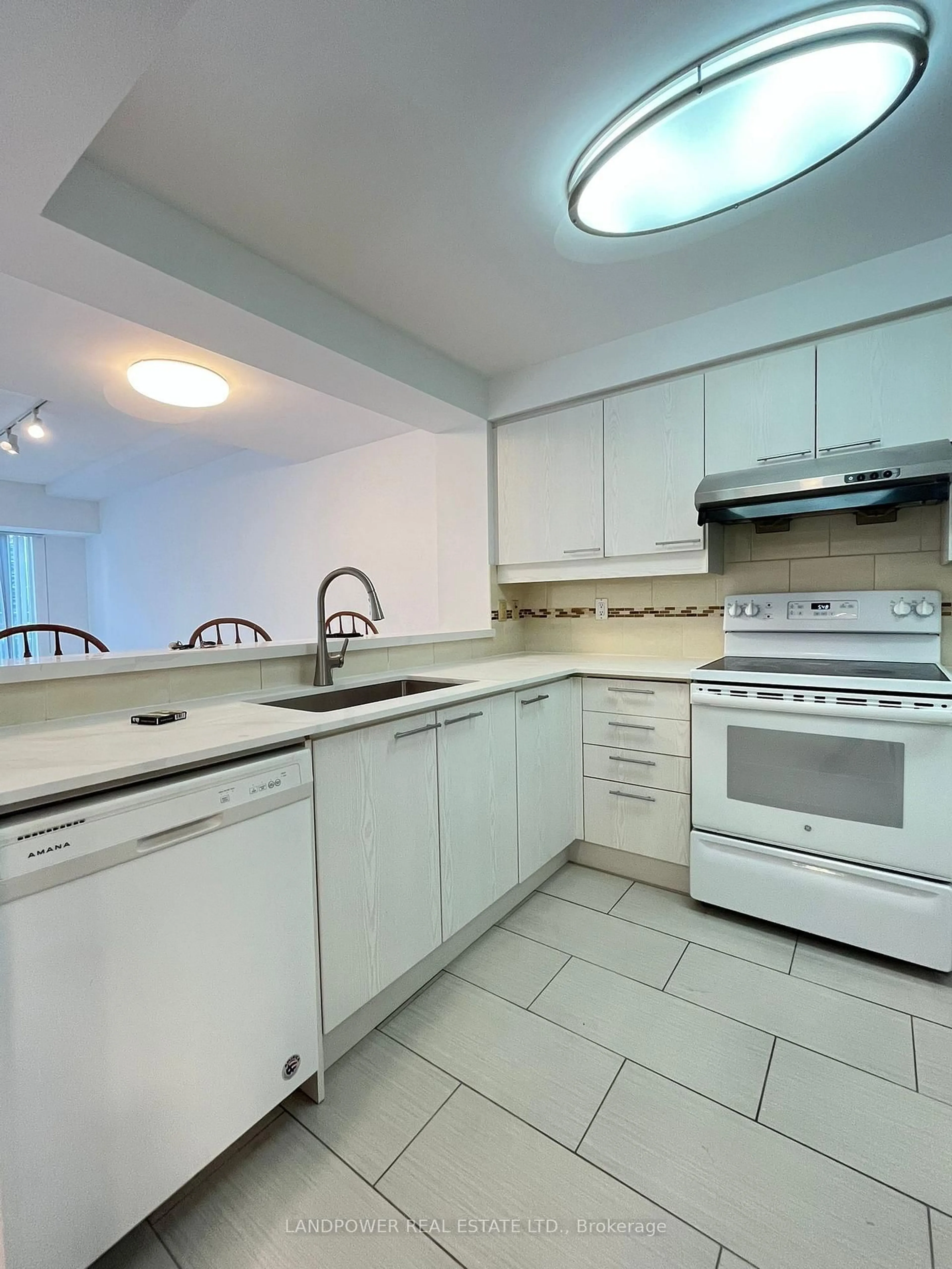 Standard kitchen, unknown for 18 Hollywood Ave #PH202, Toronto Ontario M2N 6P5