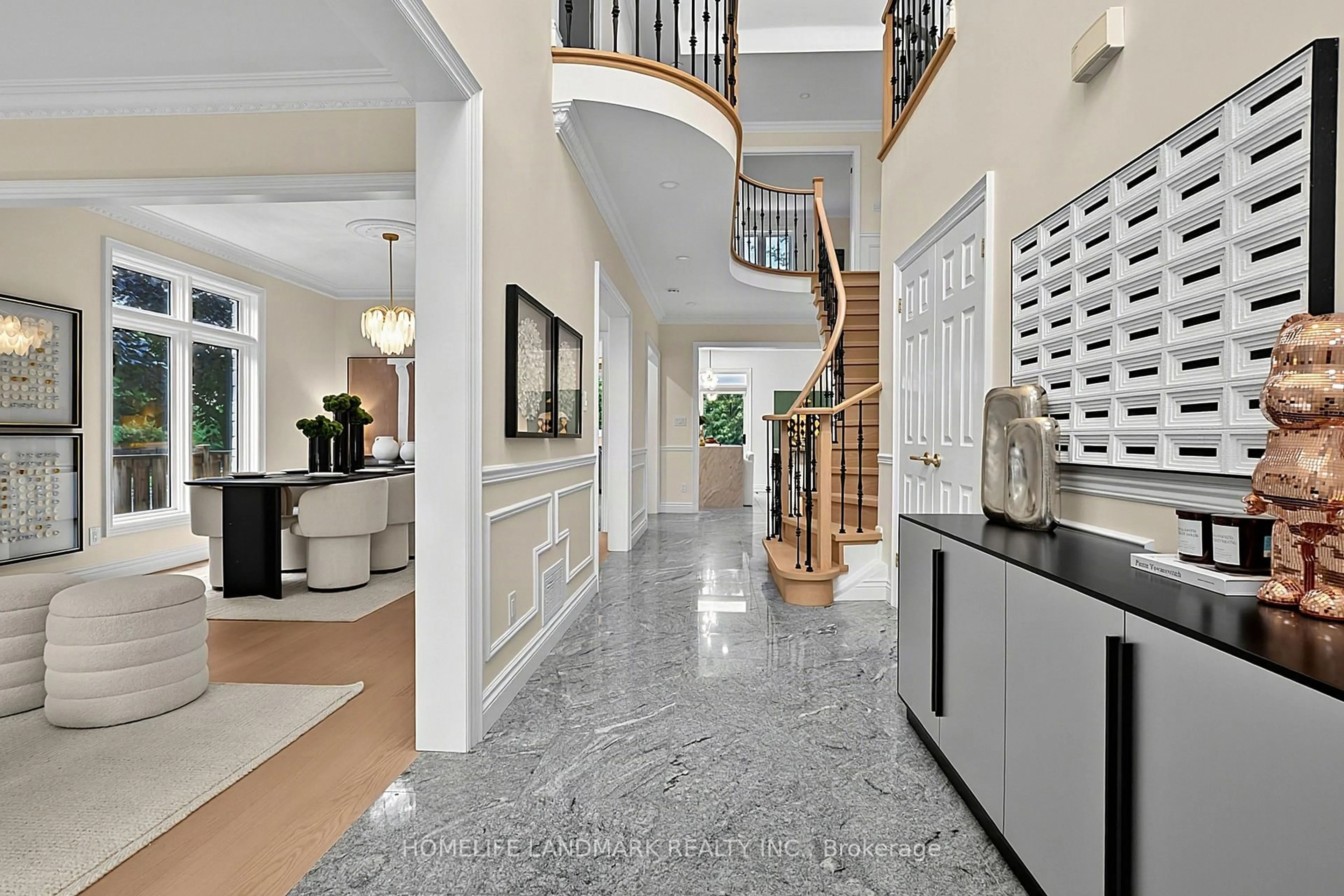 Indoor foyer for 162 Byng Ave, Toronto Ontario M2N 4K9