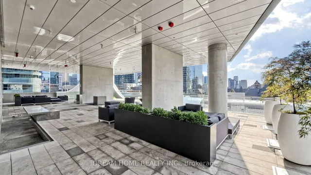 197 YONGE ST St #1701, Toronto 3