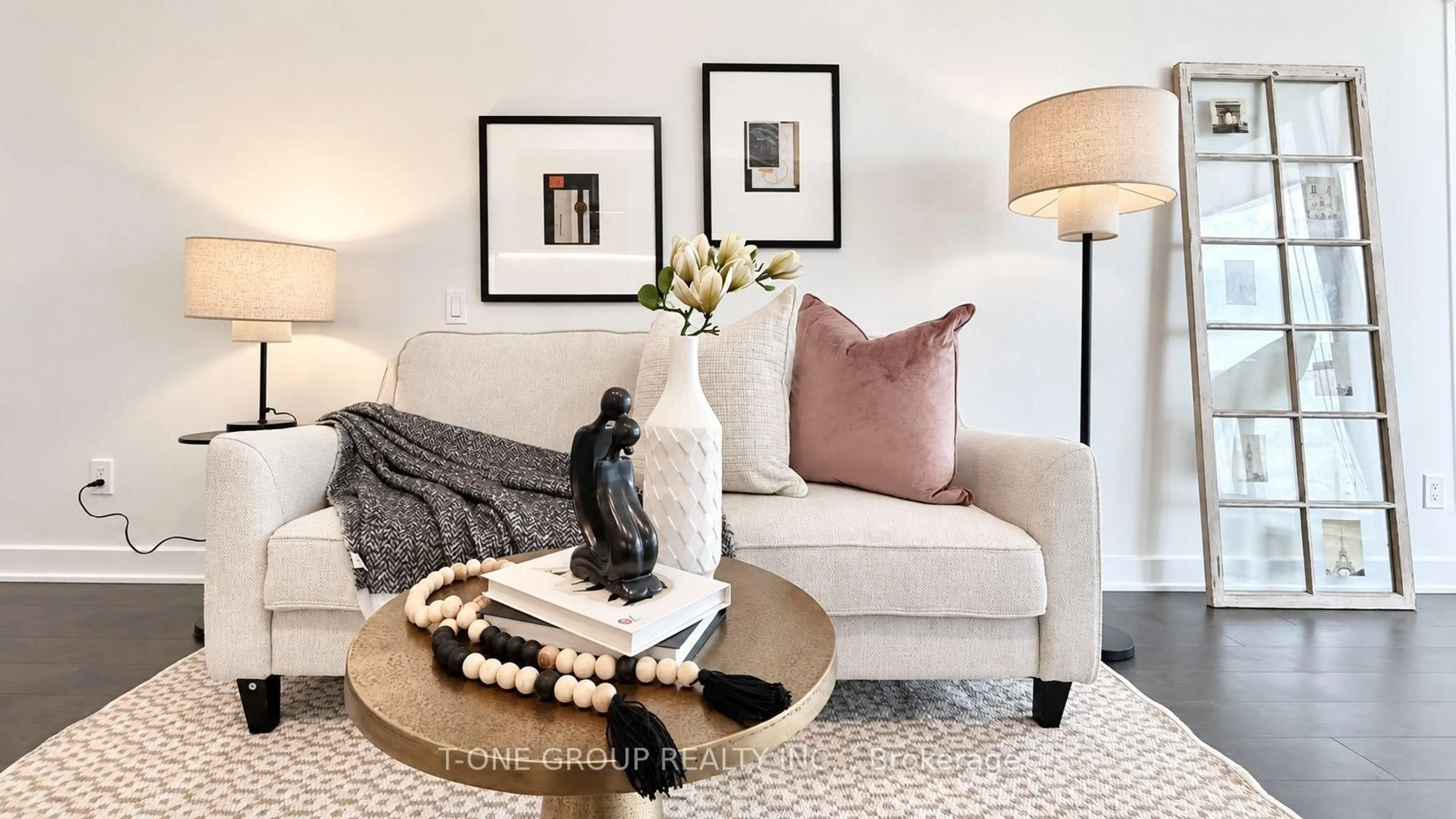 Living room with furniture, unknown for 19 Bathurst St #1502, Toronto Ontario M5V 0N2