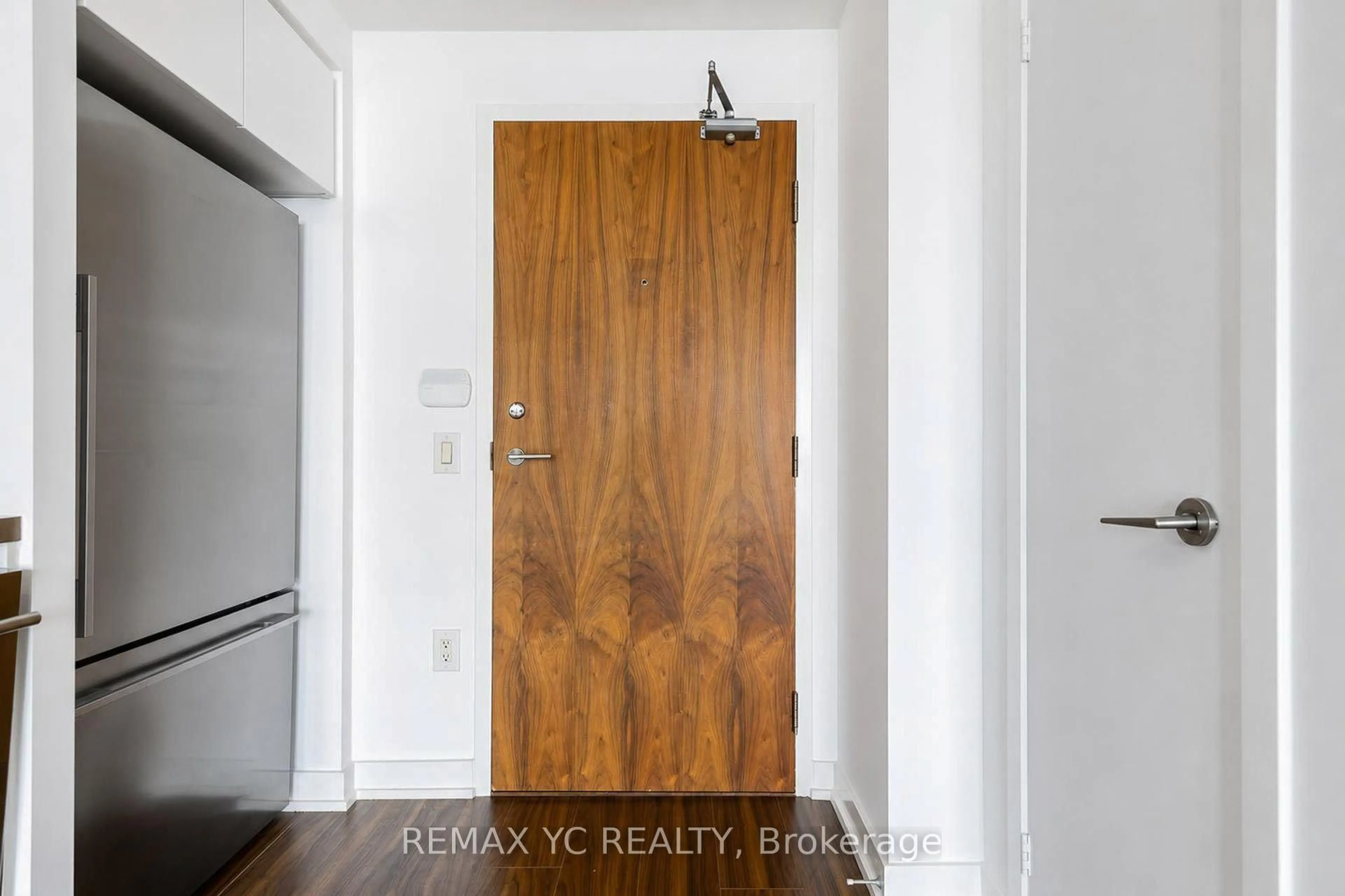 Indoor entryway for 75 Queens Wharf Rd #4611, Toronto Ontario M5V 0J8