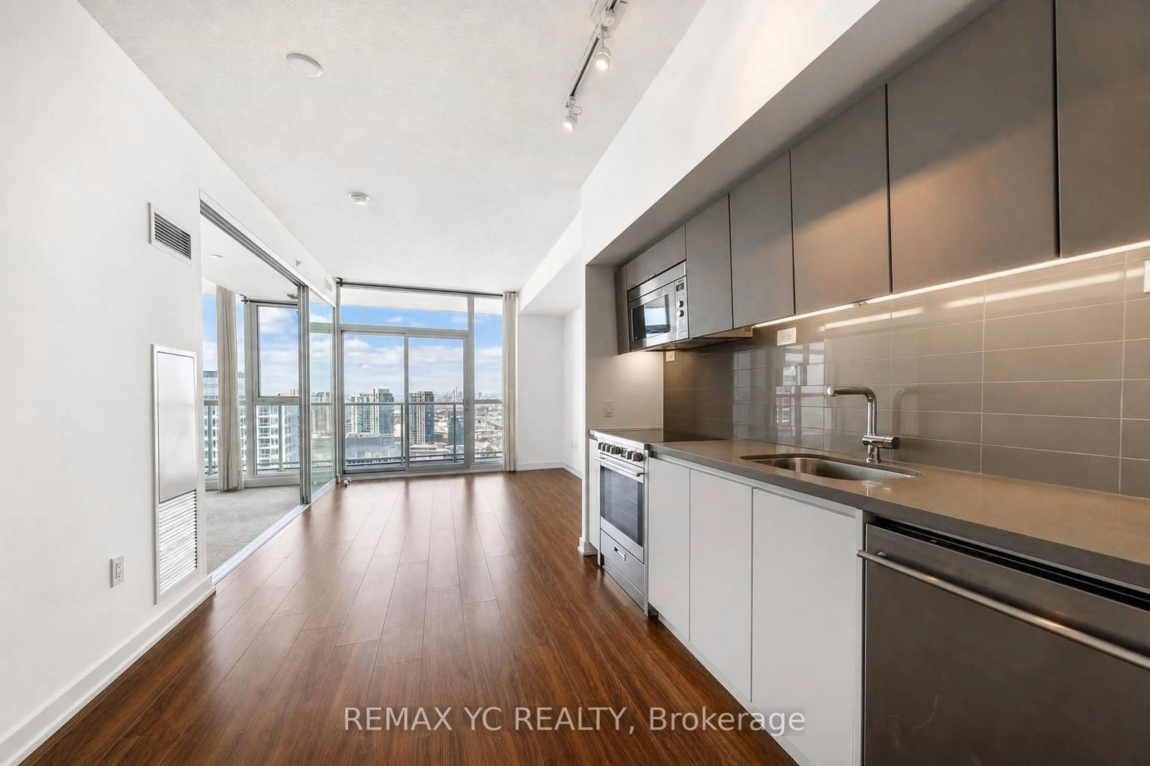 Open concept kitchen, unknown for 75 Queens Wharf Rd #4611, Toronto Ontario M5V 0J8