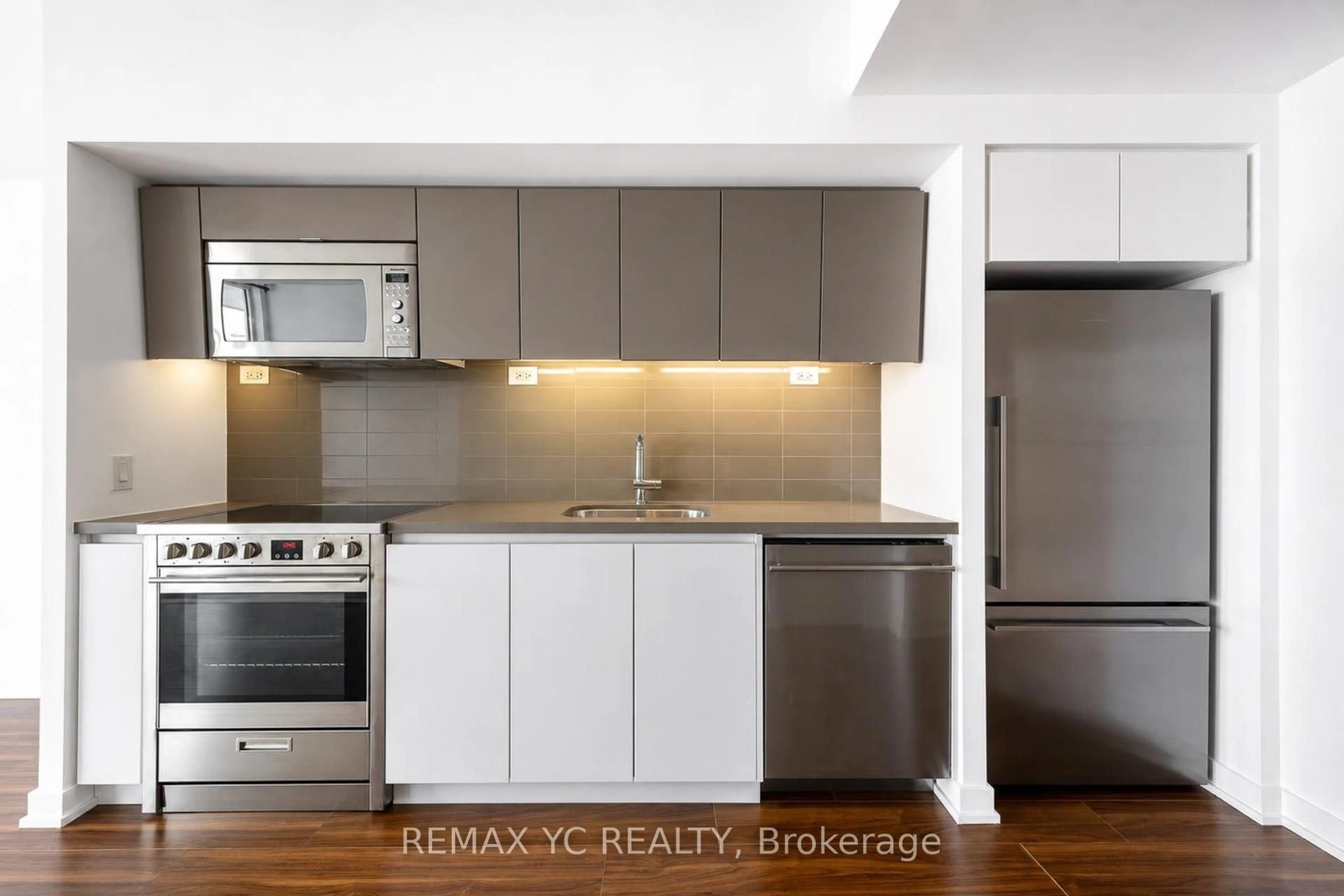 Standard kitchen, unknown for 75 Queens Wharf Rd #4611, Toronto Ontario M5V 0J8