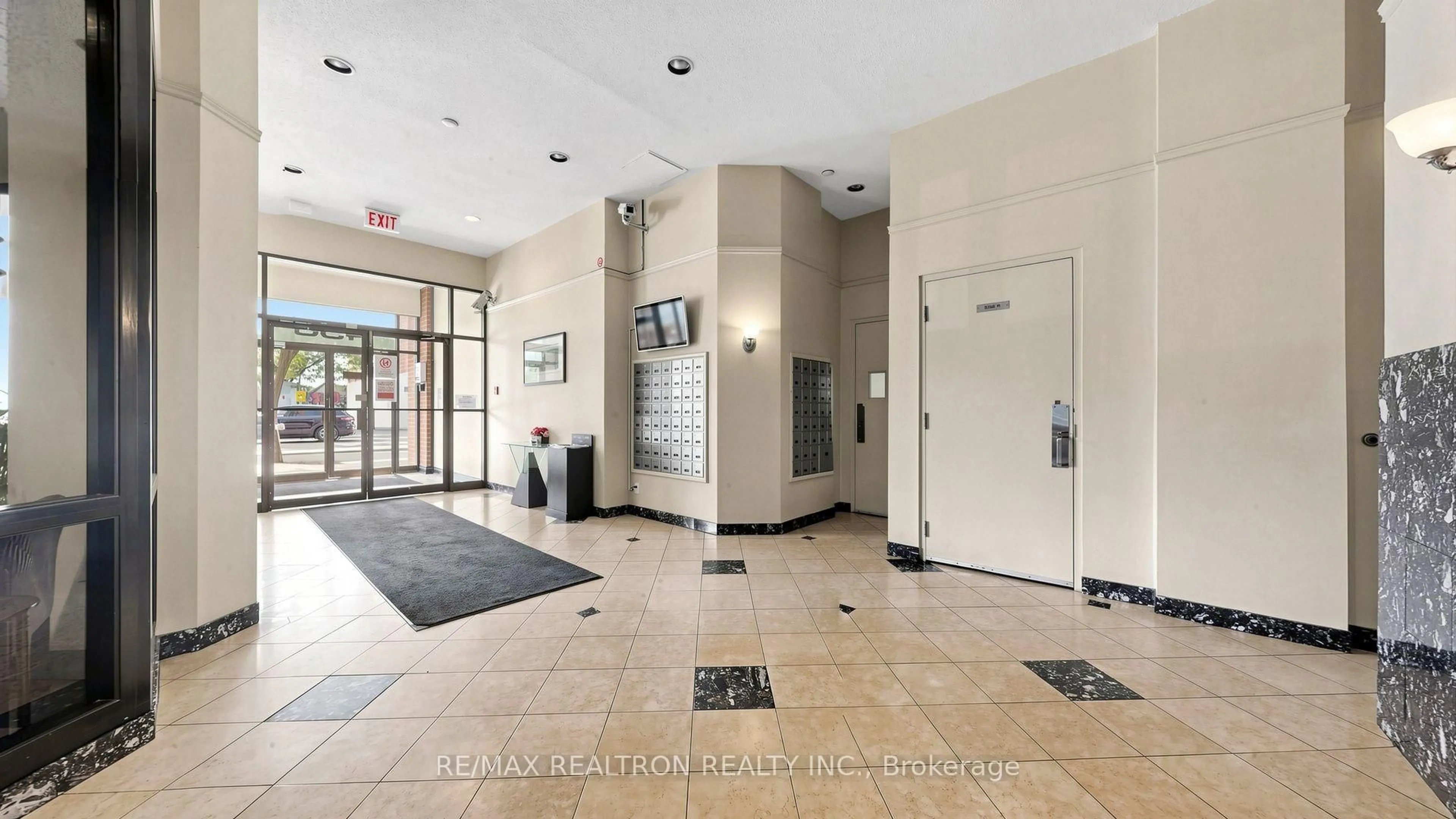 Unknown for 456 College St #806, Toronto Ontario M6G 4A3