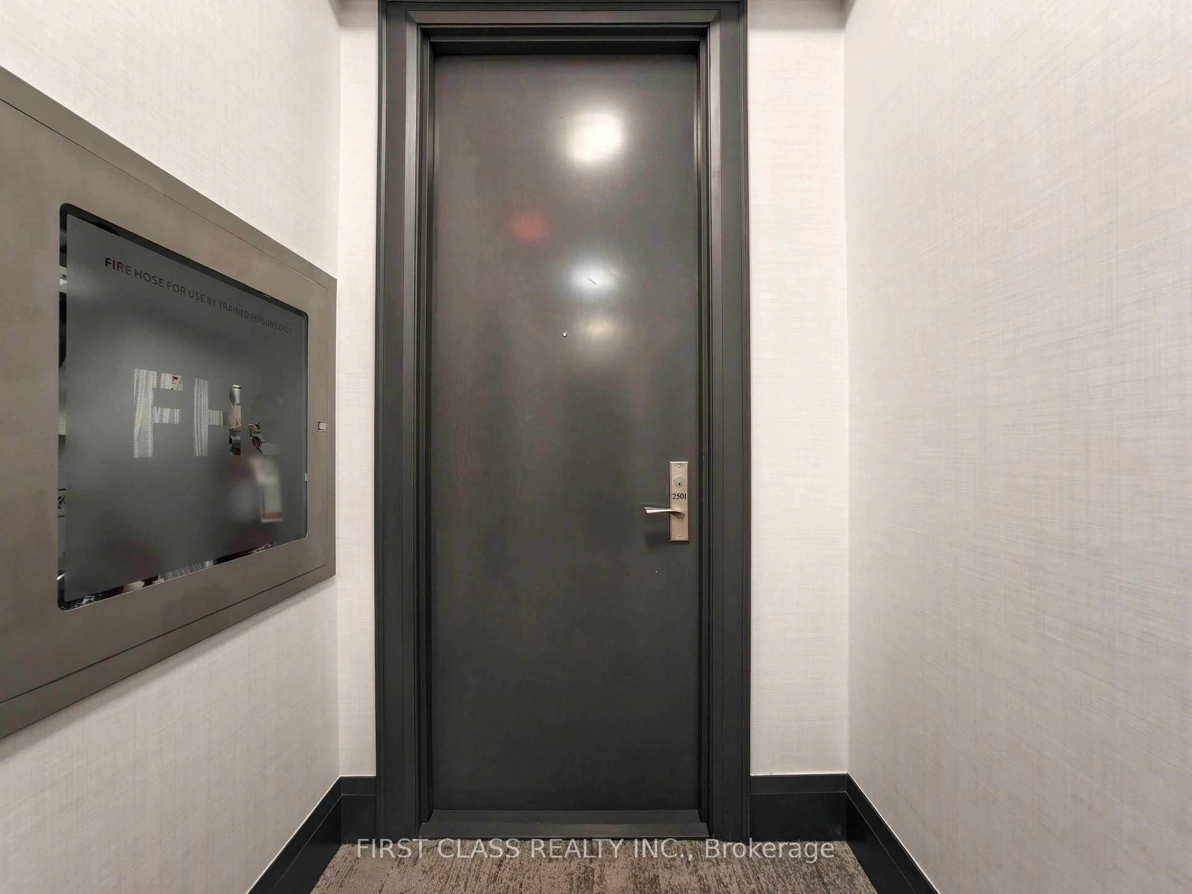 Indoor foyer for 21 Balmuto St #2501, Toronto Ontario M4Y 1W4