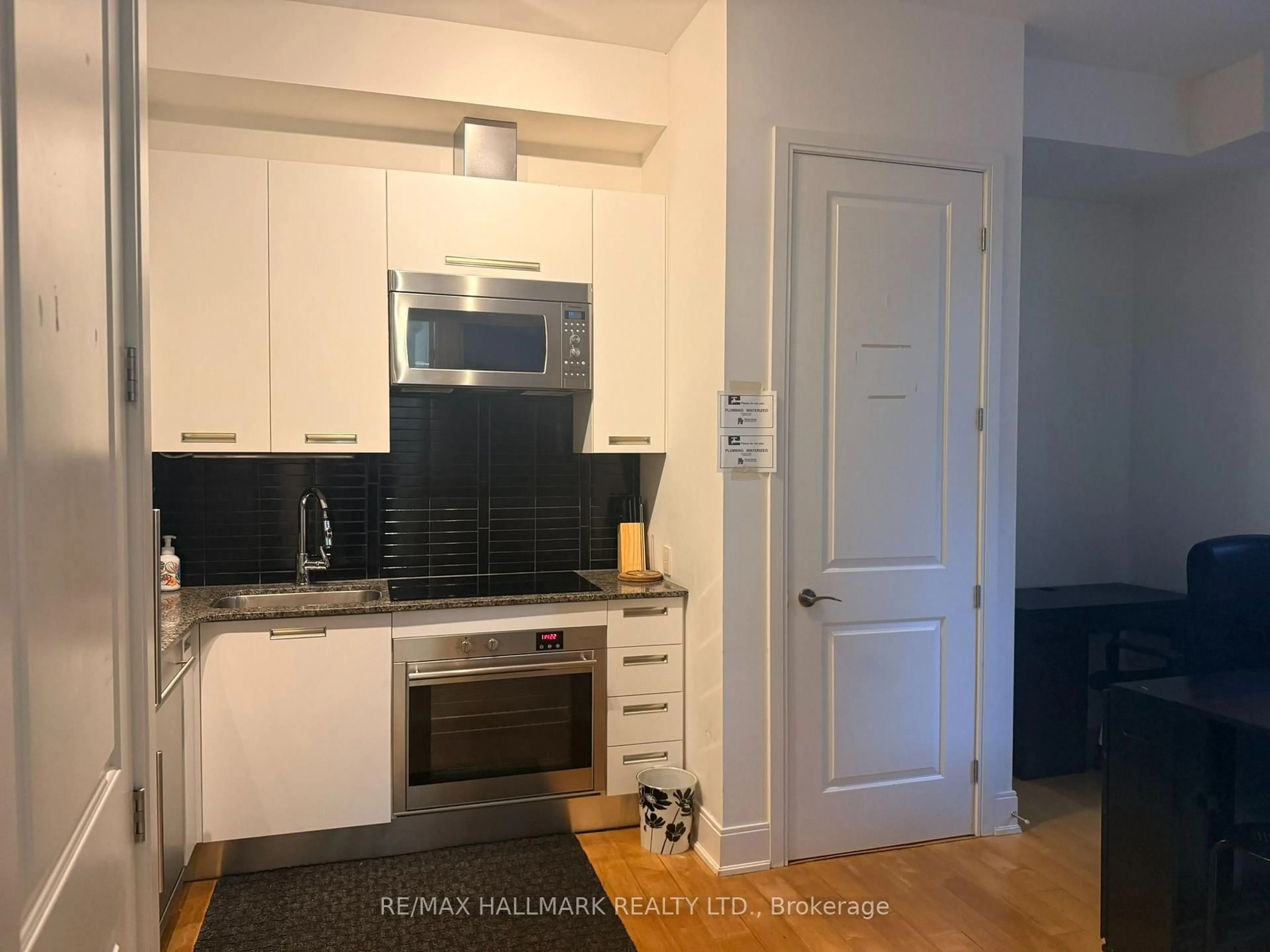 Standard kitchen, unknown for 21 Balmuto St #803, Toronto Ontario M4Y 1W4