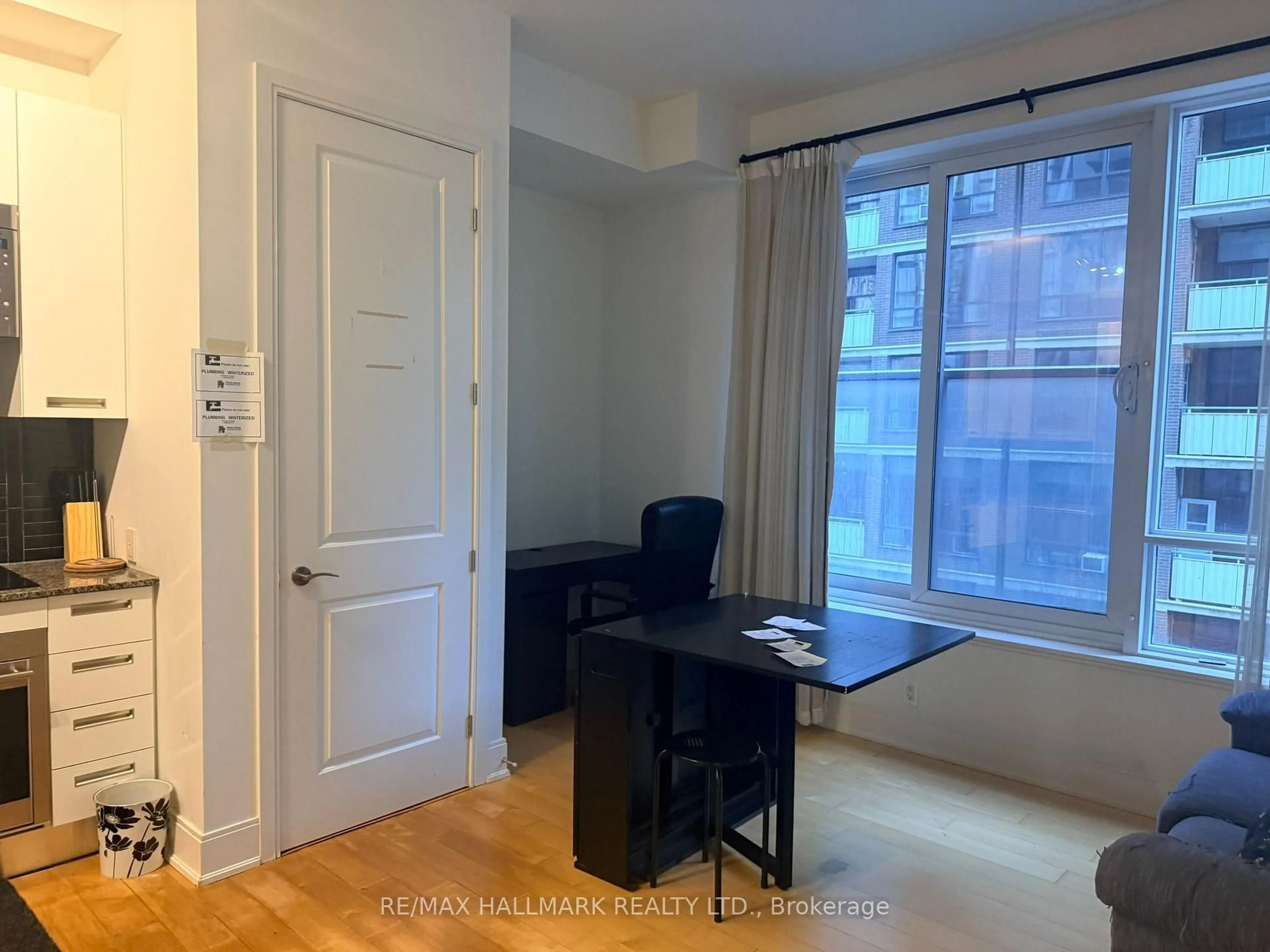 A pic of a room for 21 Balmuto St #803, Toronto Ontario M4Y 1W4
