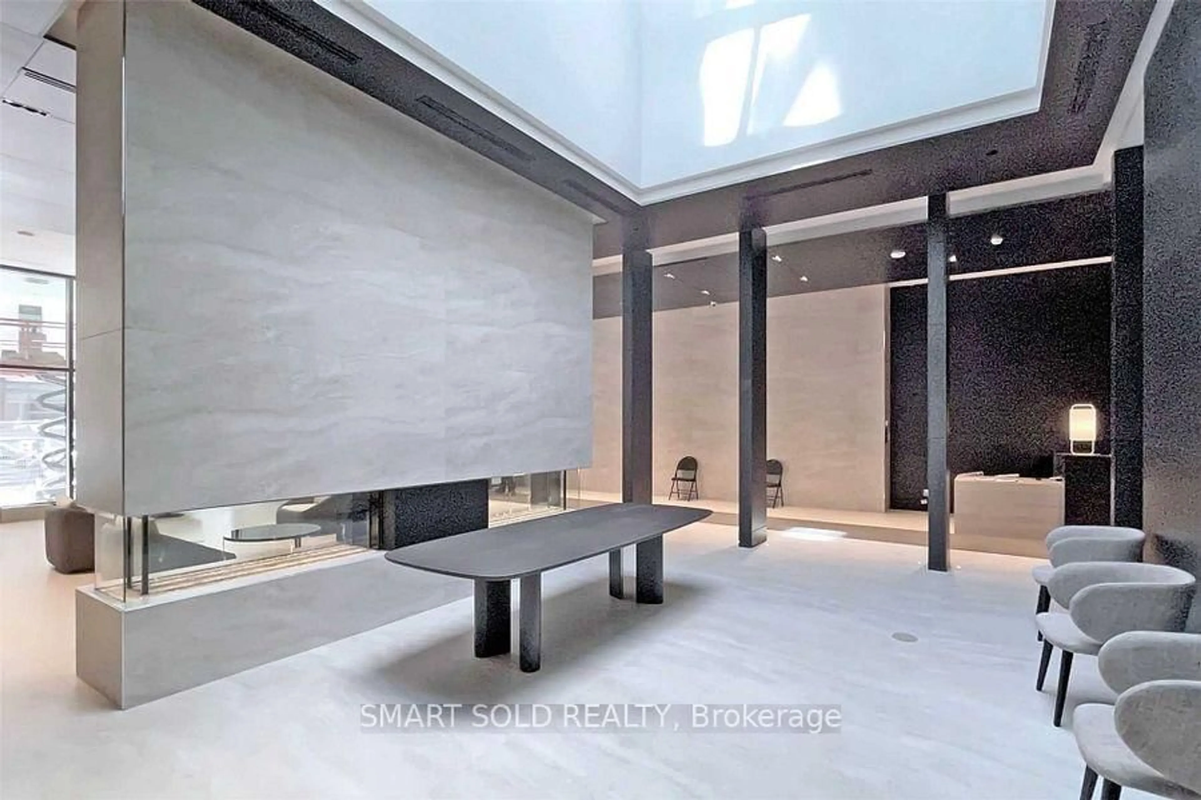 Indoor foyer for 2221 Yonge St #3103, Toronto Ontario M4S 2B4