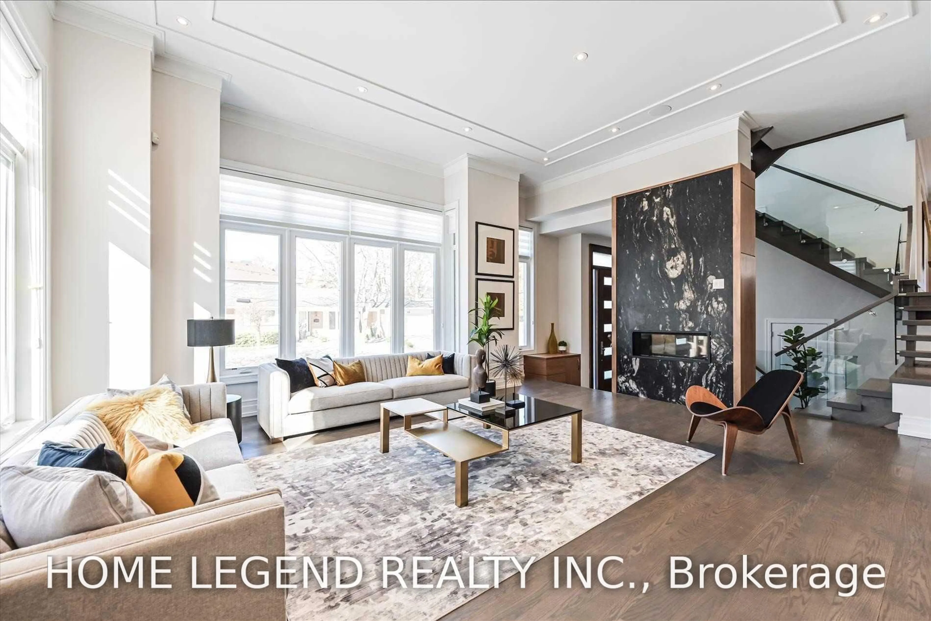 Living room with furniture, unknown for 272 Hillcrest Ave, Toronto Ontario M2N 3P4