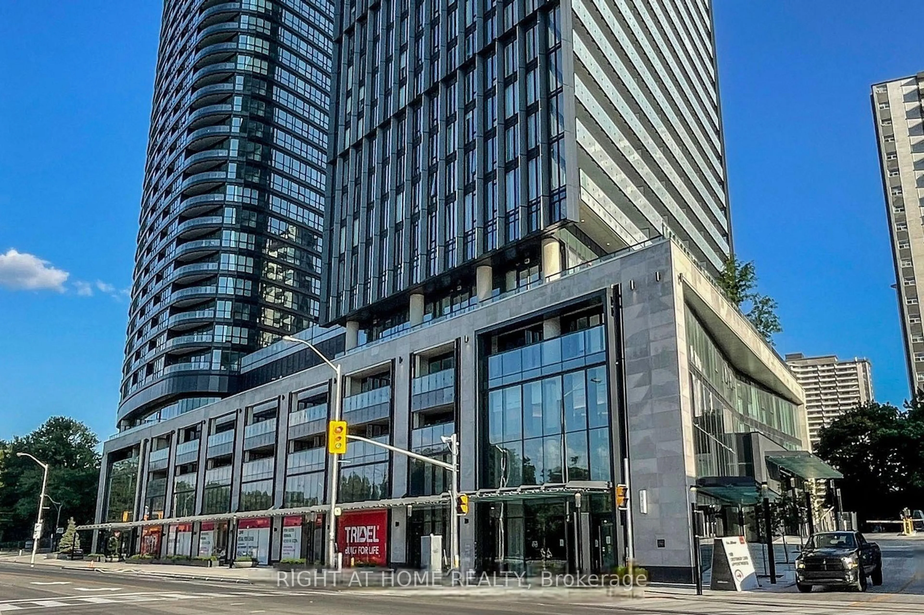 Indoor foyer for 575 Bloor St #508, Toronto Ontario M4W 0B2