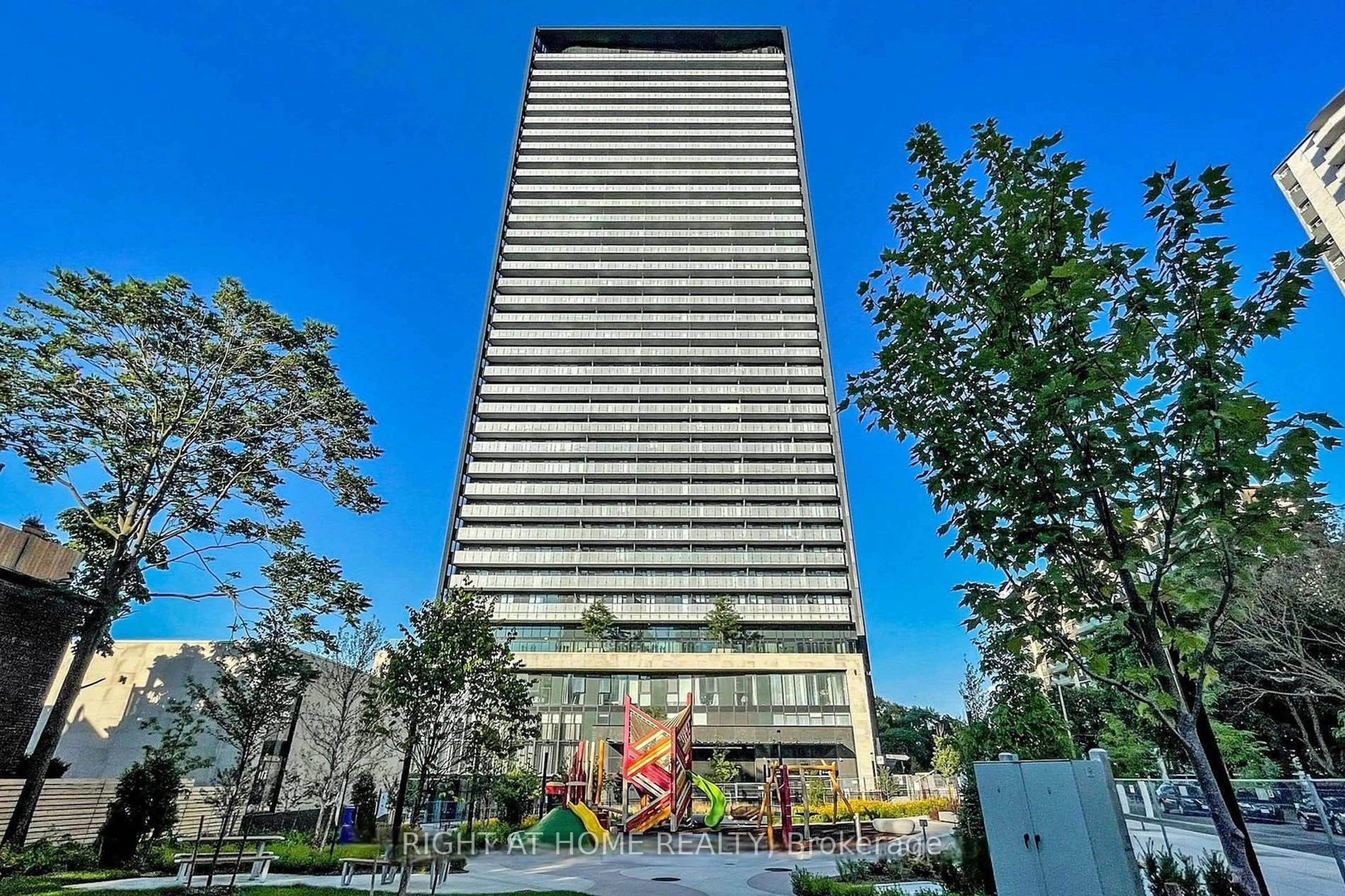 Indoor foyer for 575 Bloor St #508, Toronto Ontario M4W 0B2