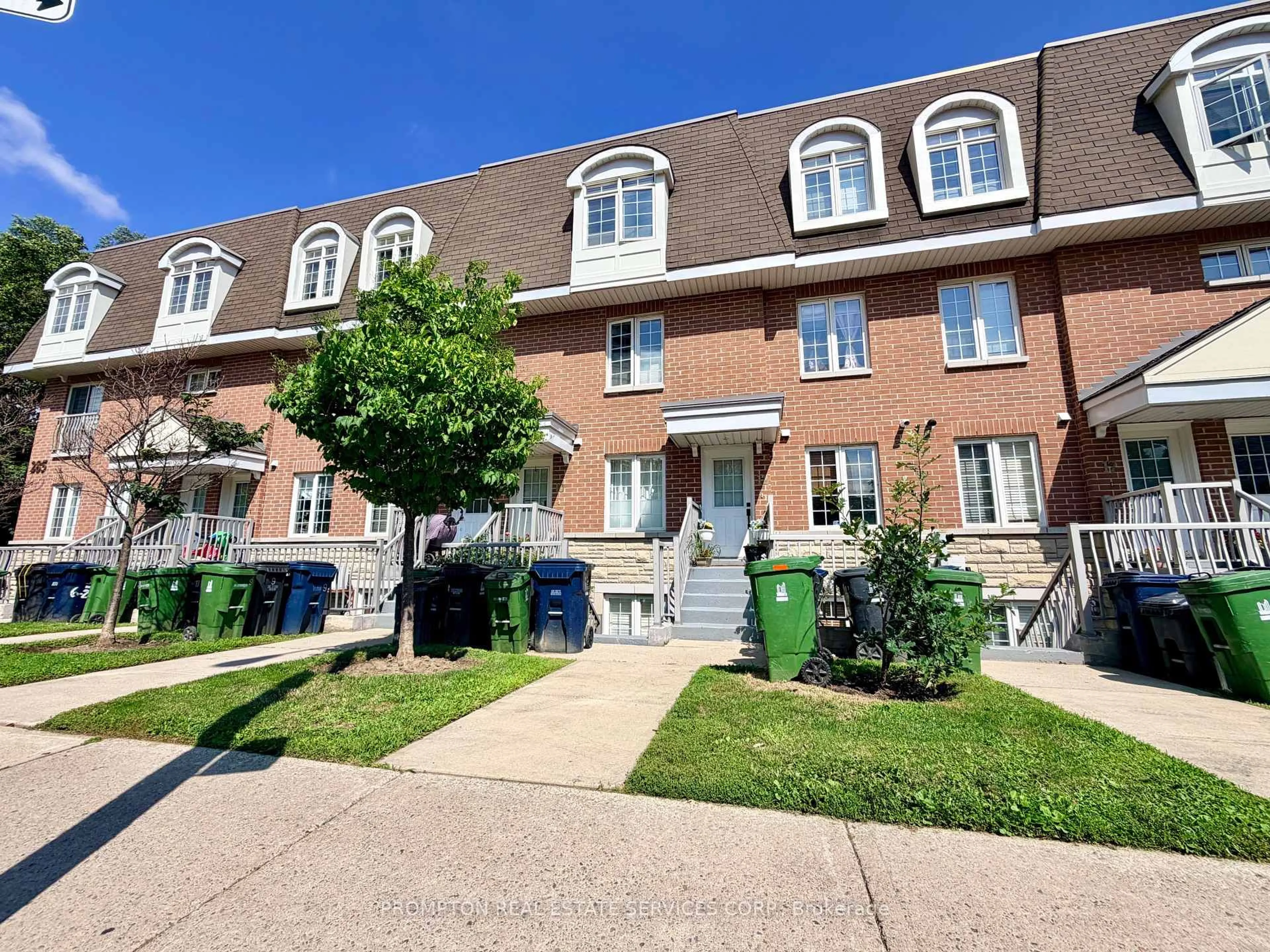 A pic from outside/outdoor area/front of a property/back of a property/a pic from drone, street for 285 ANTIBES Dr #11, Toronto Ontario M2R 3X9