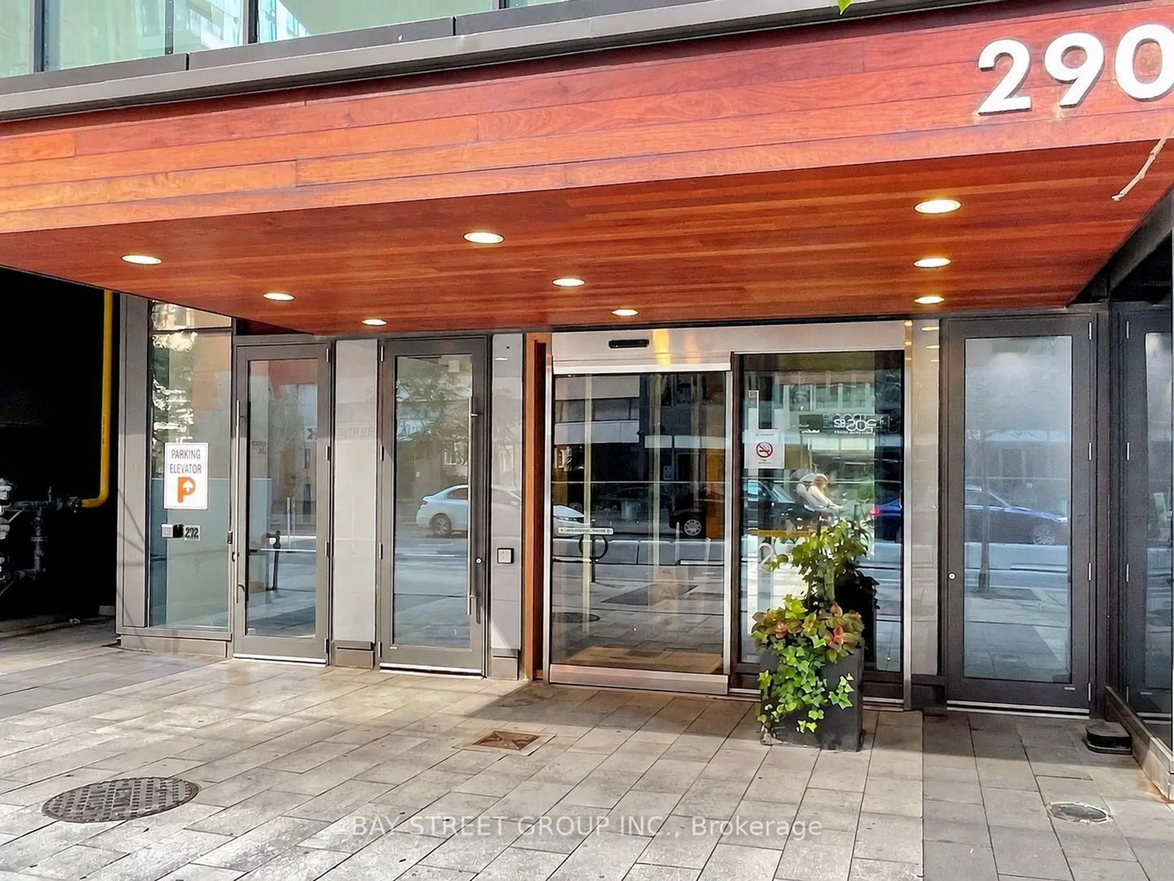 Indoor foyer for 290 Adelaide St #1303, Toronto Ontario M5V 0P3