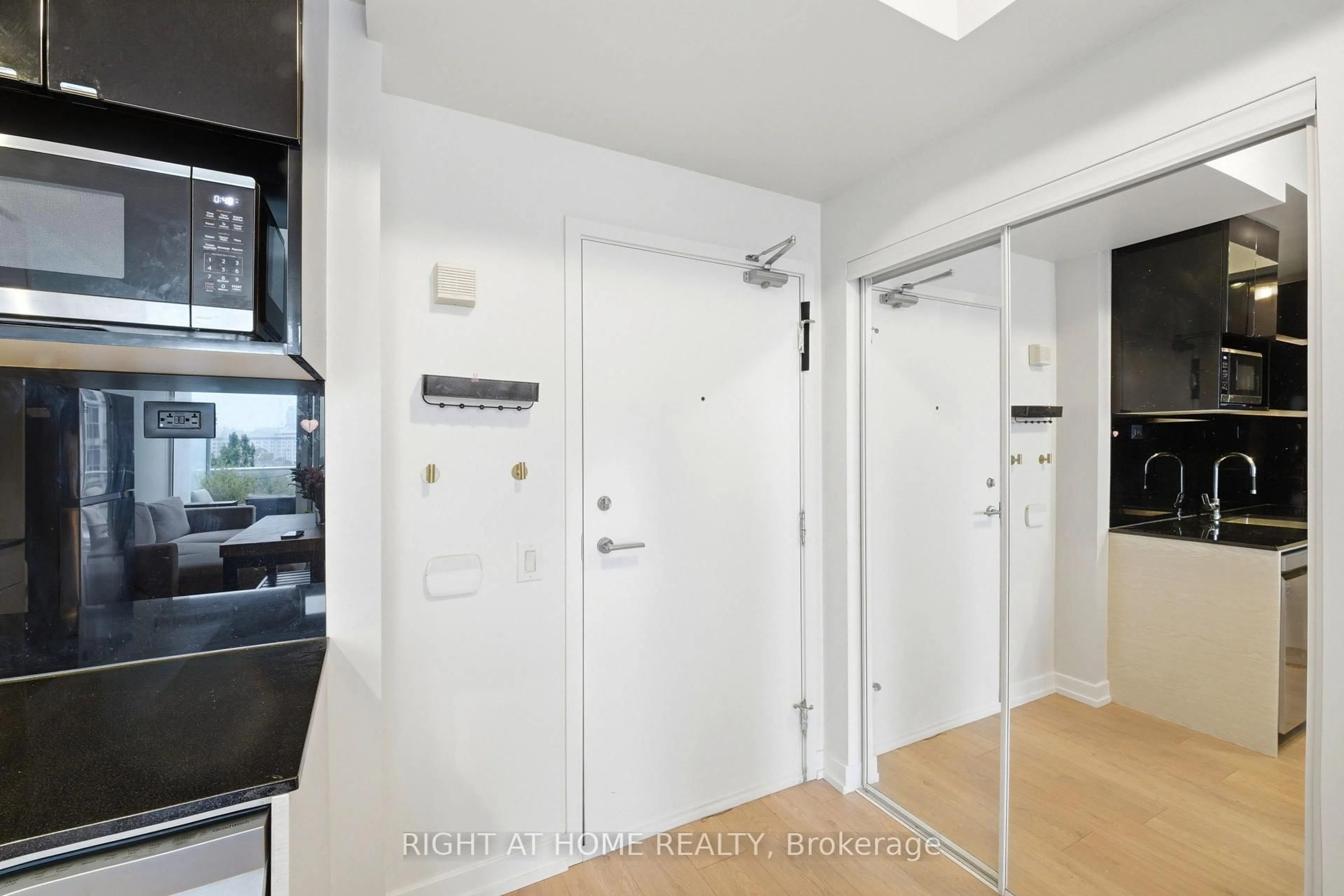 Unknown for 72 ESTHER SHINER Blvd #219, Toronto Ontario M2K 0C4