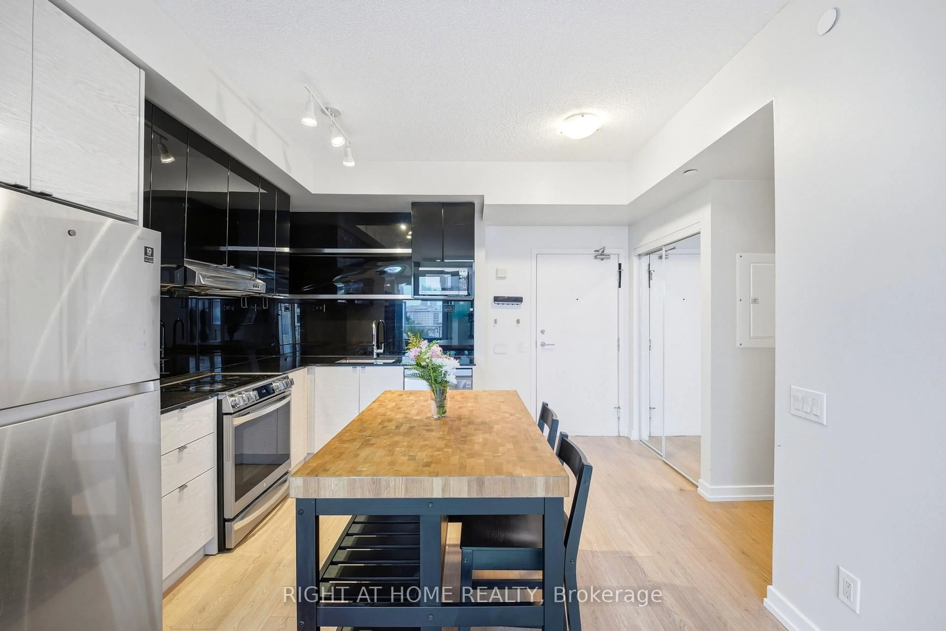 Unknown for 72 ESTHER SHINER Blvd #219, Toronto Ontario M2K 0C4