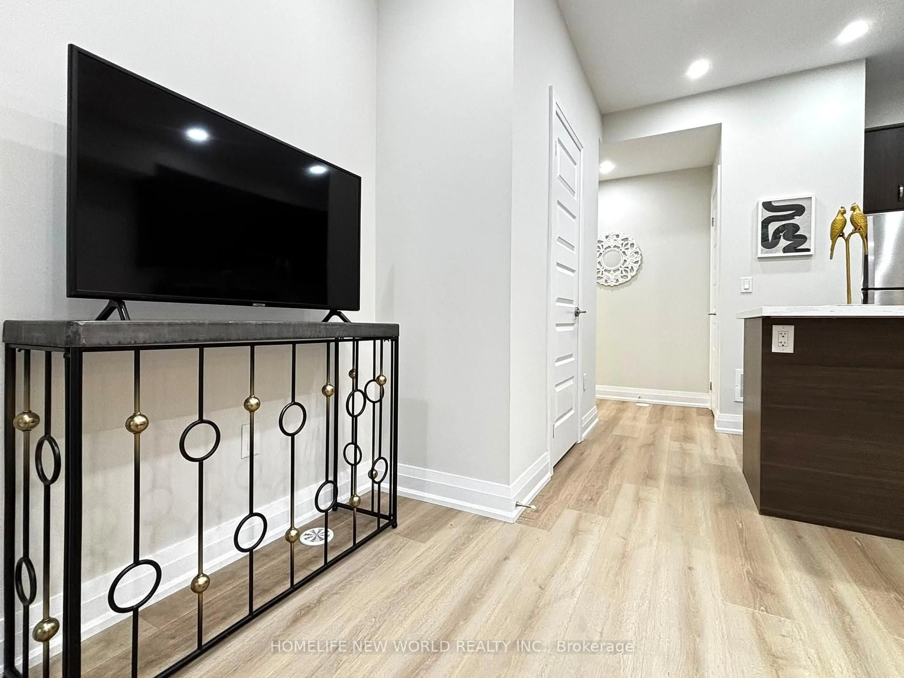 Indoor entryway for 19 Eldora Ave #45, Toronto Ontario M2M 1R3
