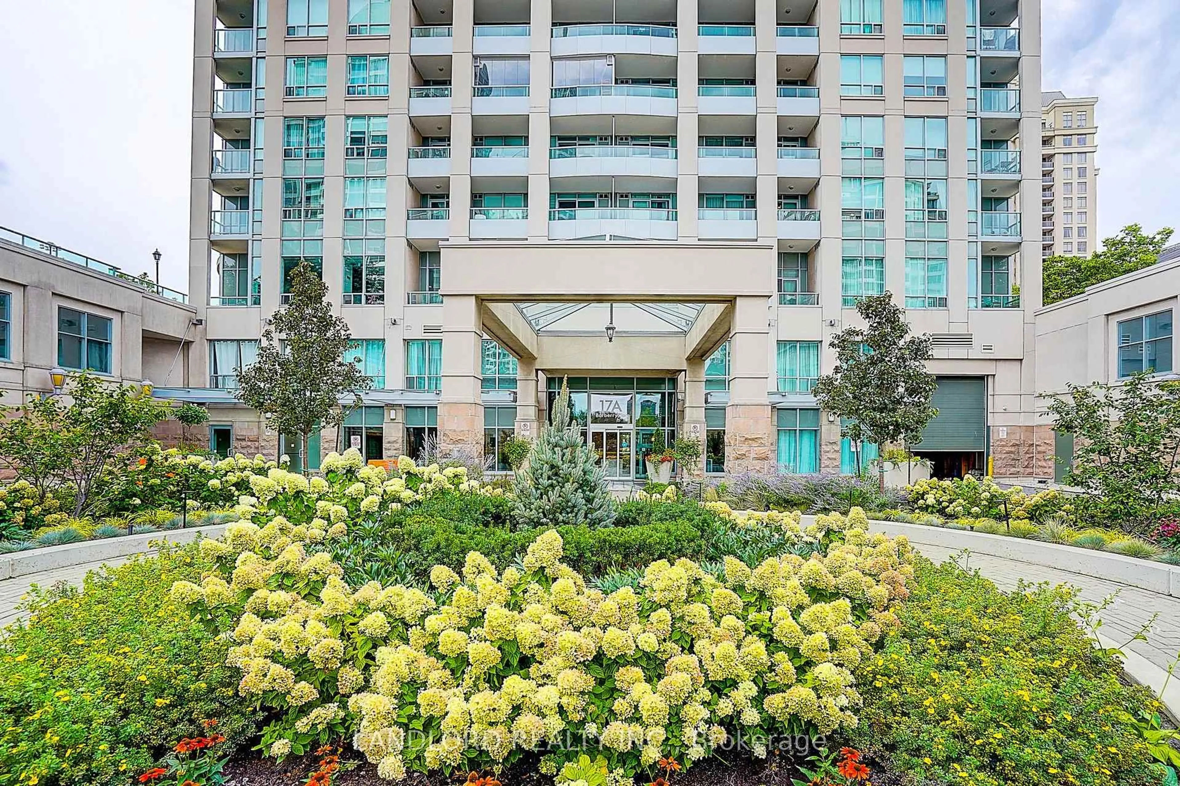 Indoor foyer for 17 Barberry Pl #1014, Toronto Ontario M2K 1G9