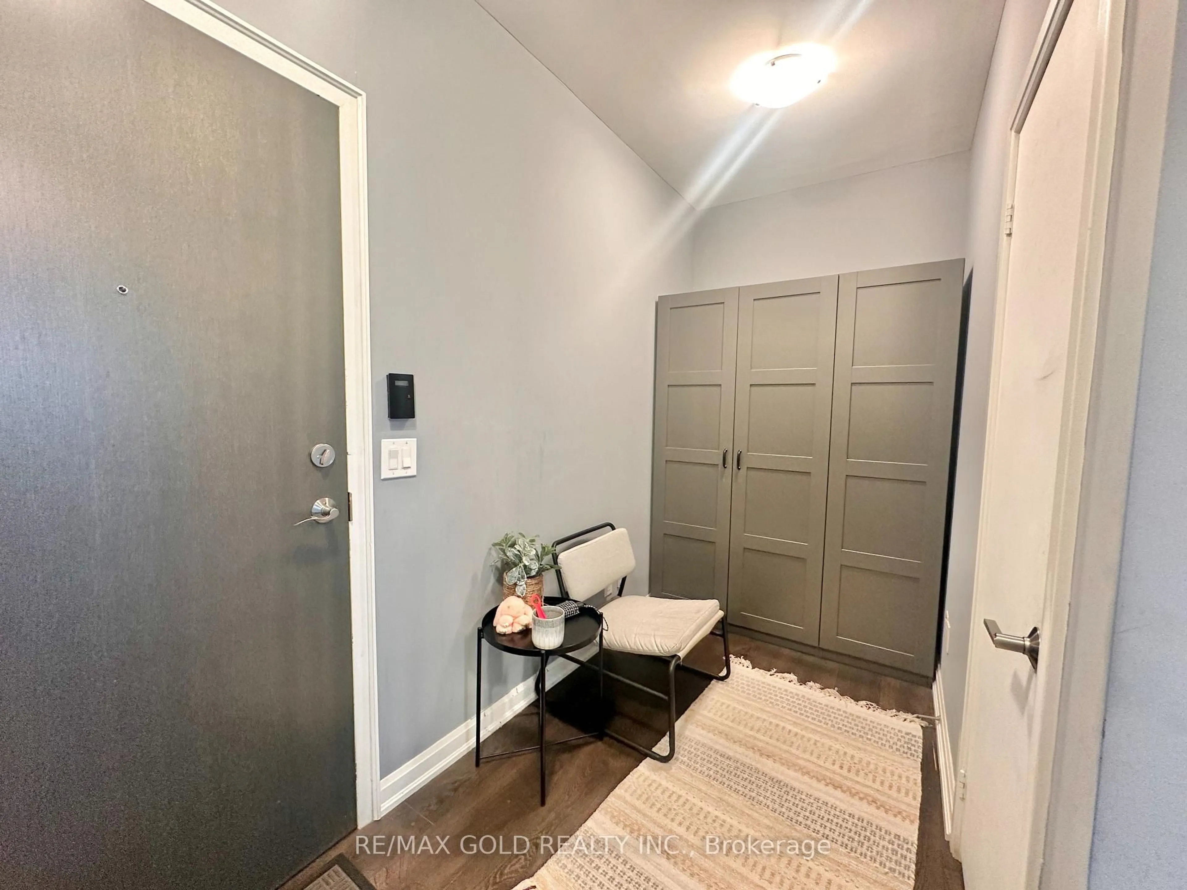 Indoor entryway for 11 Bogert Ave #702, Toronto Ontario M2N 1K4