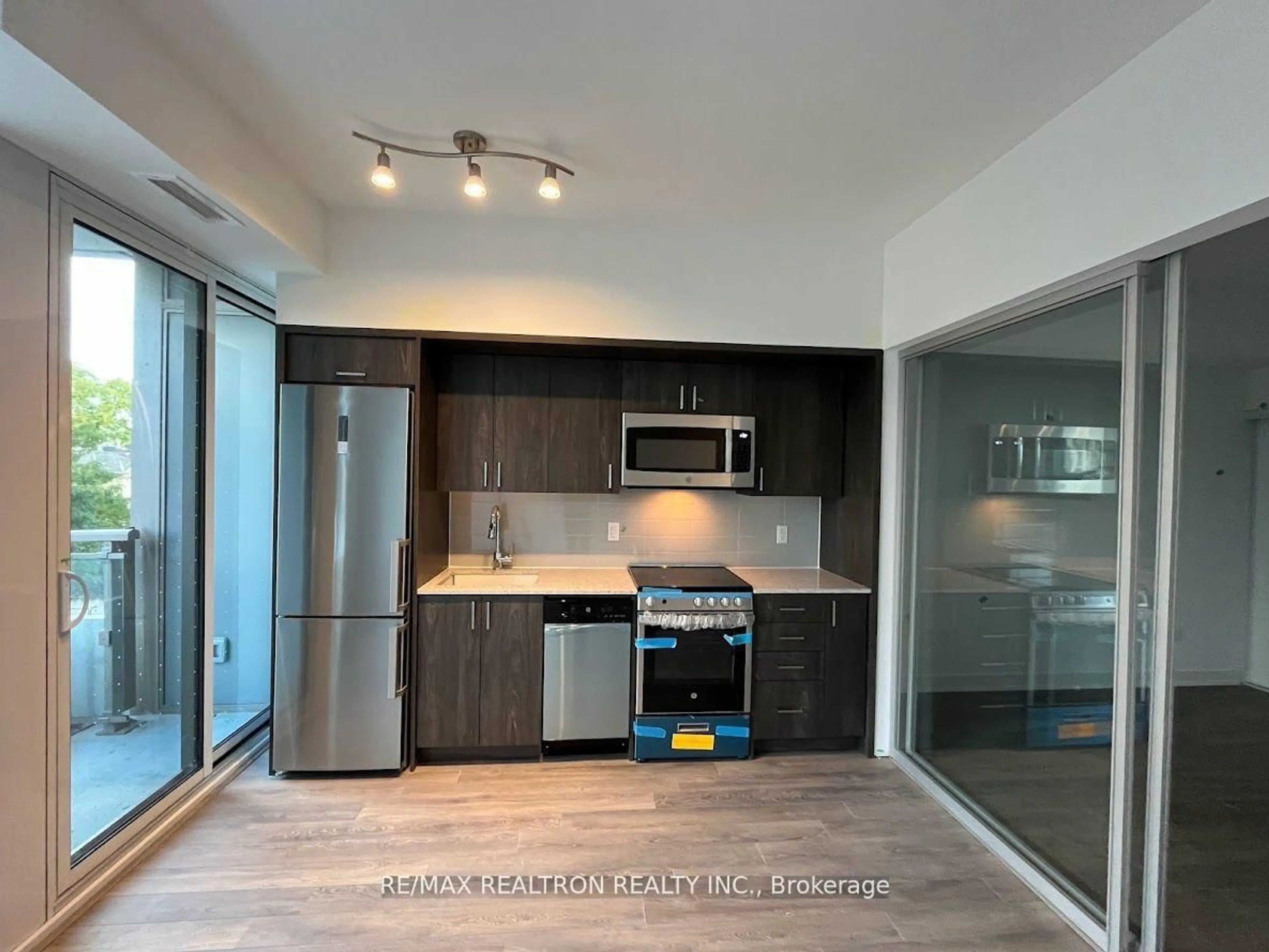Open concept kitchen, unknown for 1 Cardiff Rd #308, Toronto Ontario M4P 0G2