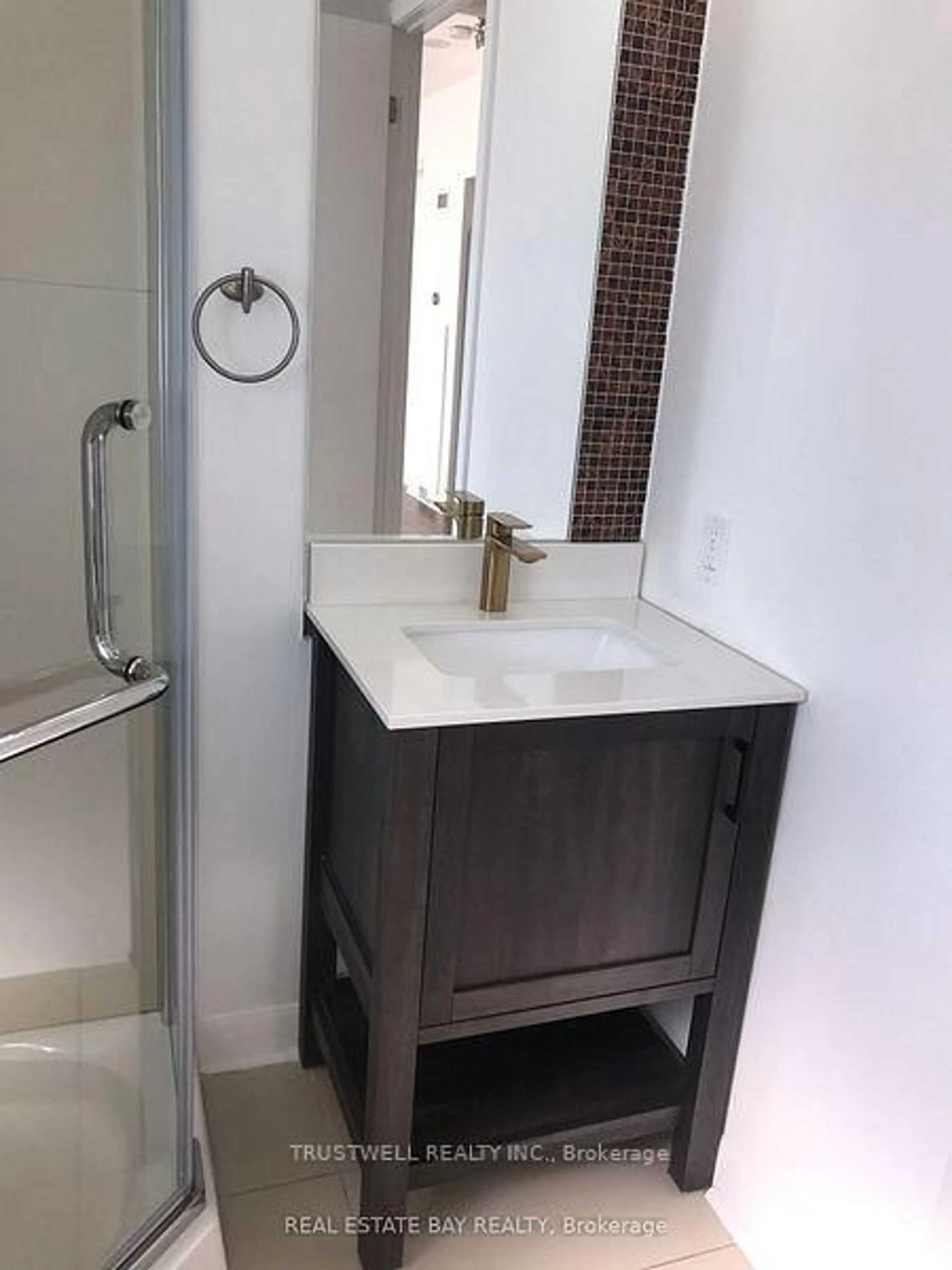 Standard bathroom, ceramic/tile floor for 375 King St #1510, Toronto Ontario M5V 1K5