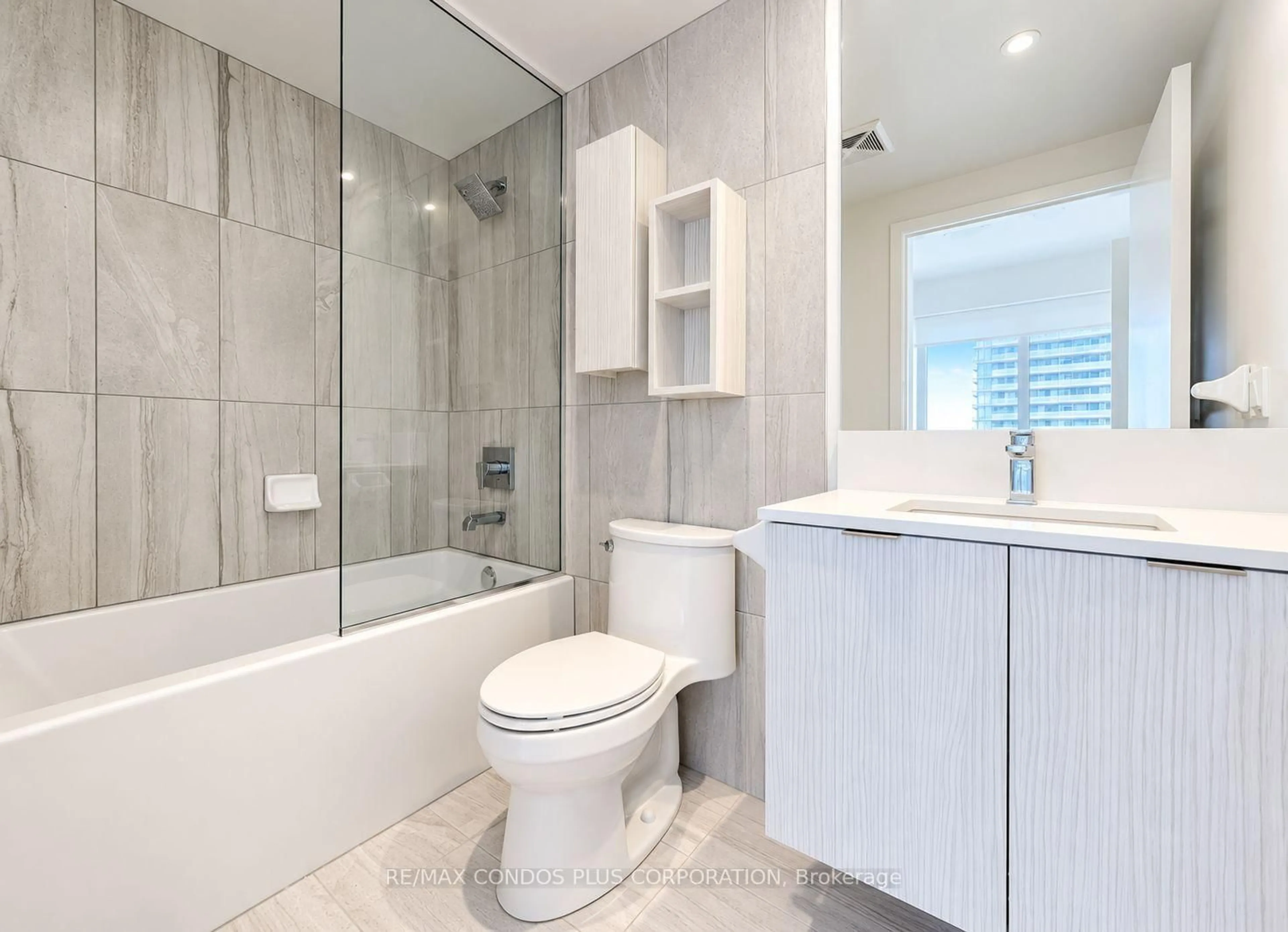 Standard bathroom, ceramic/tile floor for 195 Redpath Ave #3508, Toronto Ontario M4P 0E4