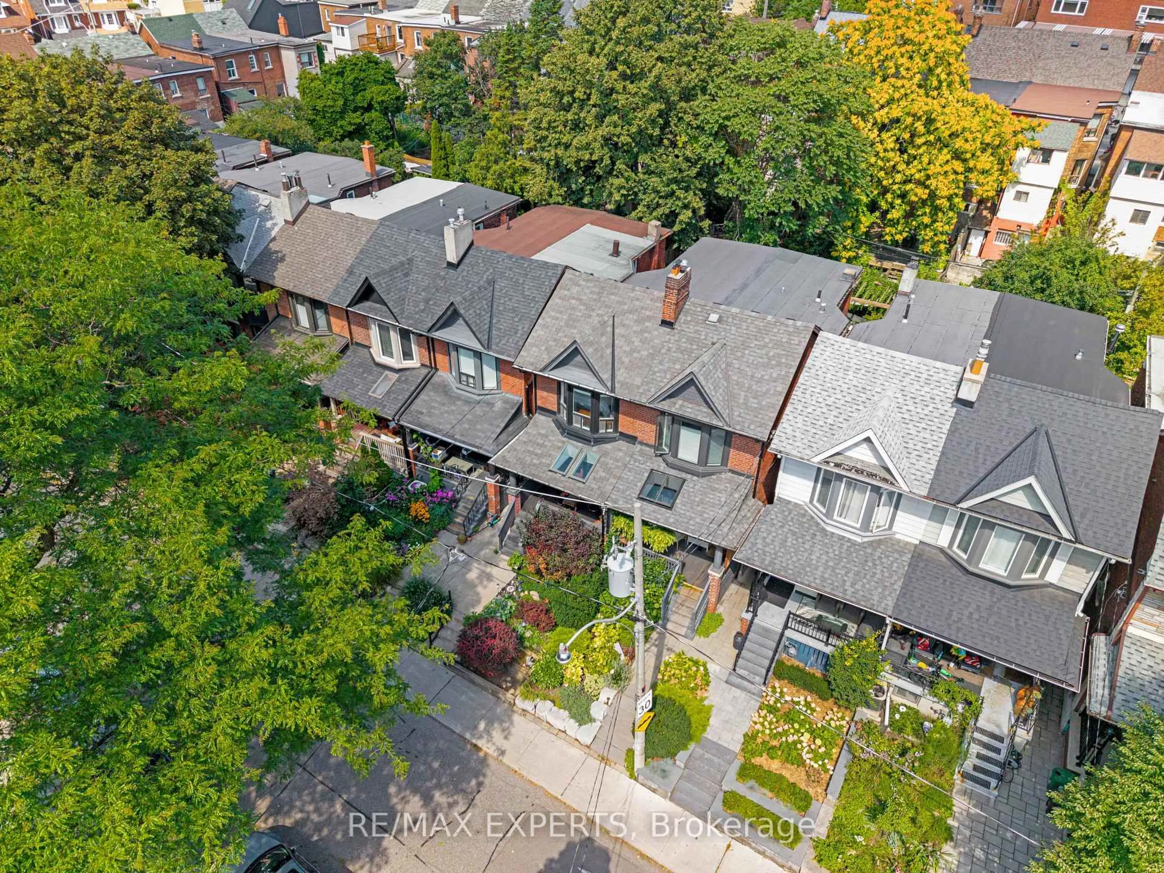 A pic from outside/outdoor area/front of a property/back of a property/a pic from drone, city buildings view from balcony for 54 Marchmount Rd, Toronto Ontario M6G 2A9