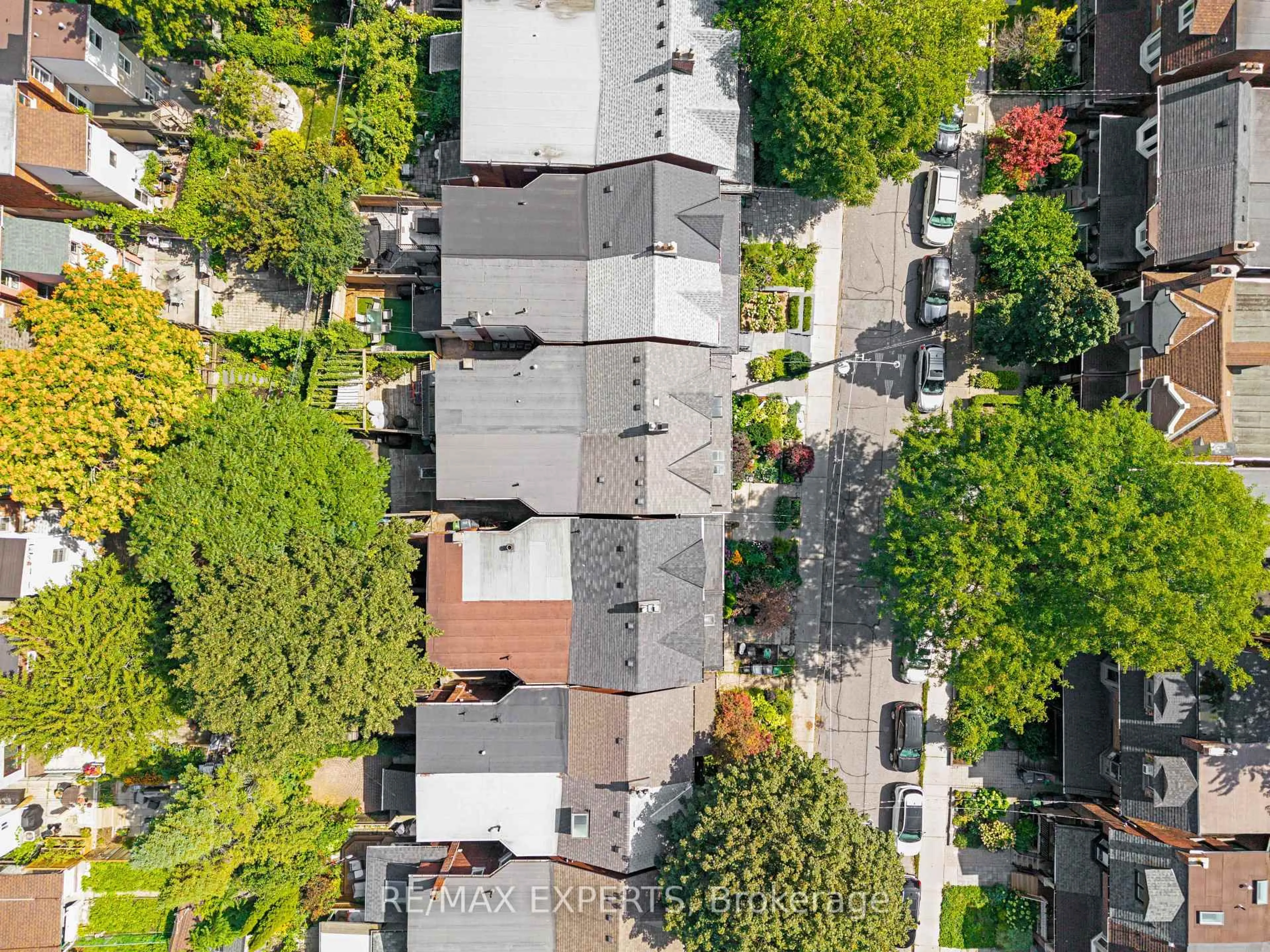 A pic from outside/outdoor area/front of a property/back of a property/a pic from drone, city buildings view from balcony for 54 Marchmount Rd, Toronto Ontario M6G 2A9