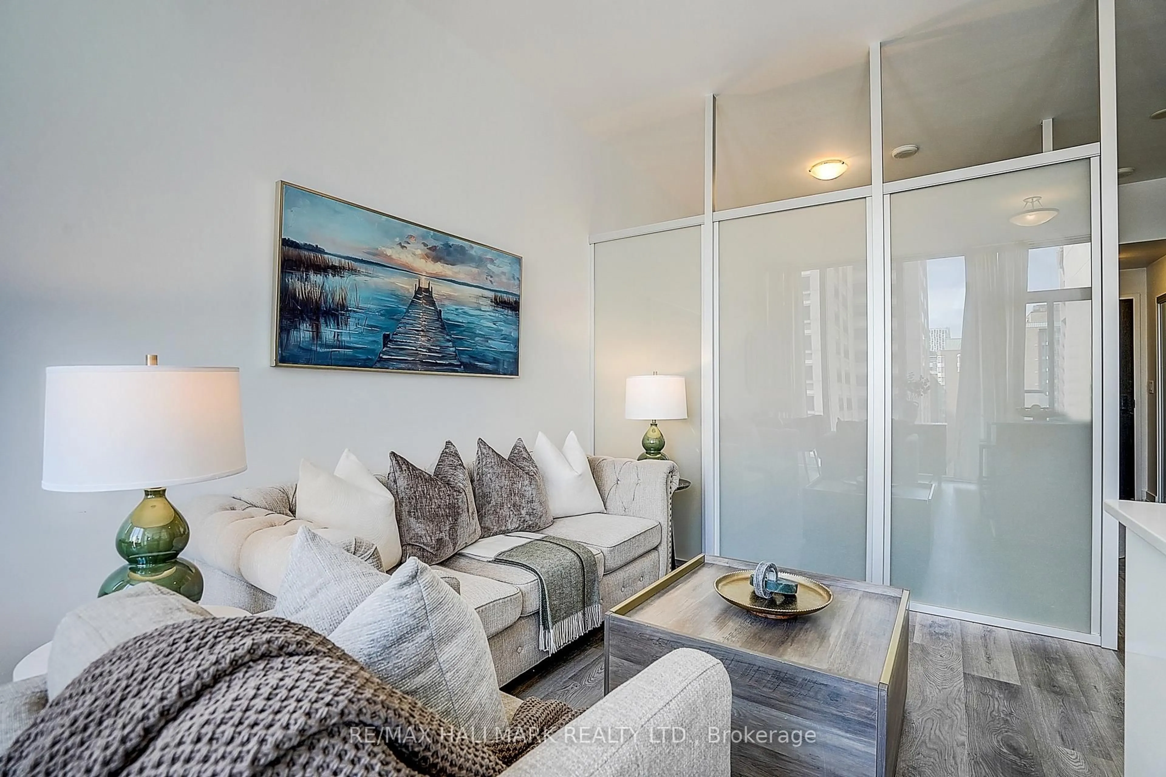 Living room with furniture, unknown for 426 University Ave #2009, Toronto Ontario M5G 1S9