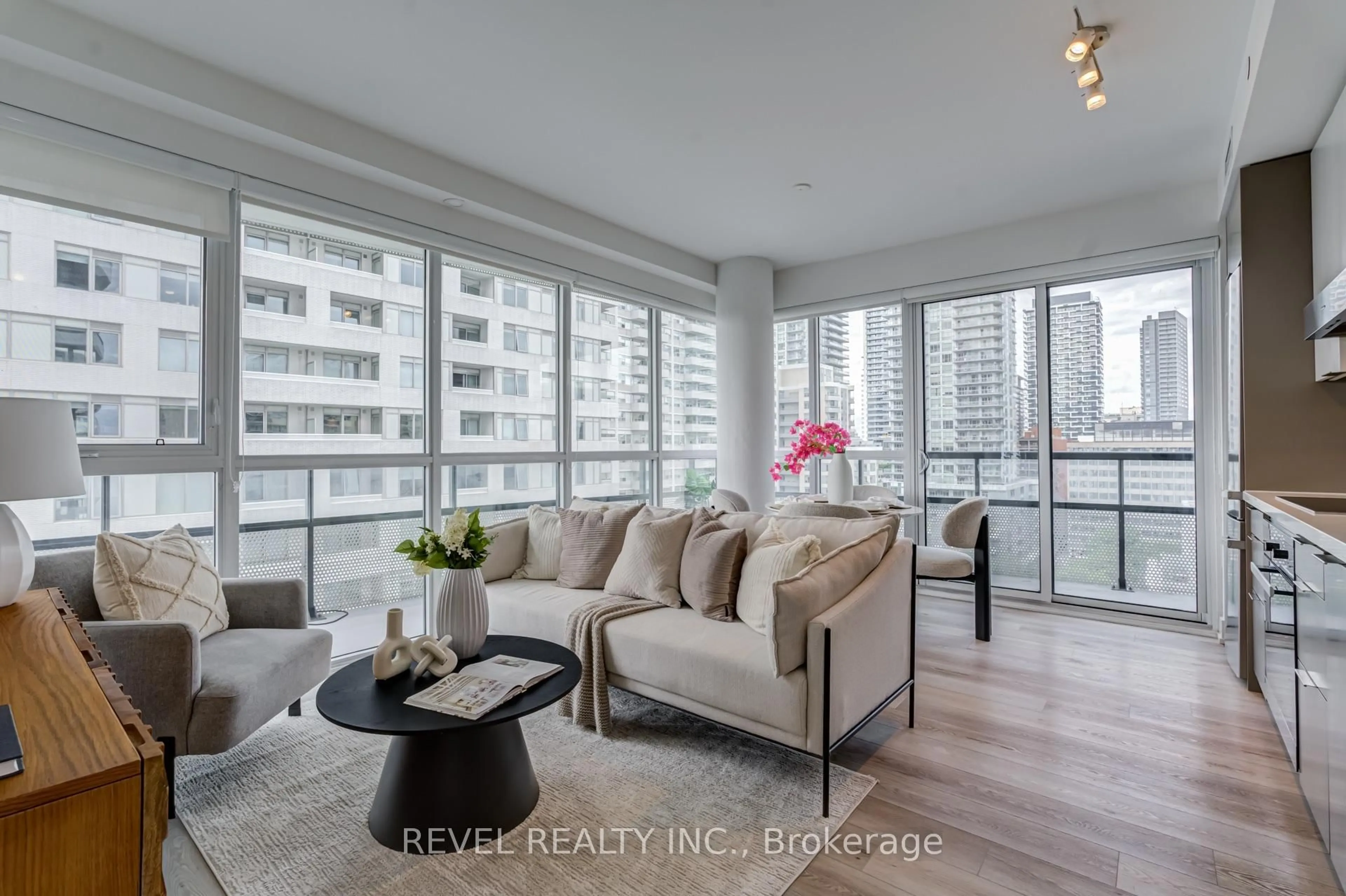 Living room with furniture, wood/laminate floor for 11 Lillian St #1107, Toronto Ontario M4S 2H7
