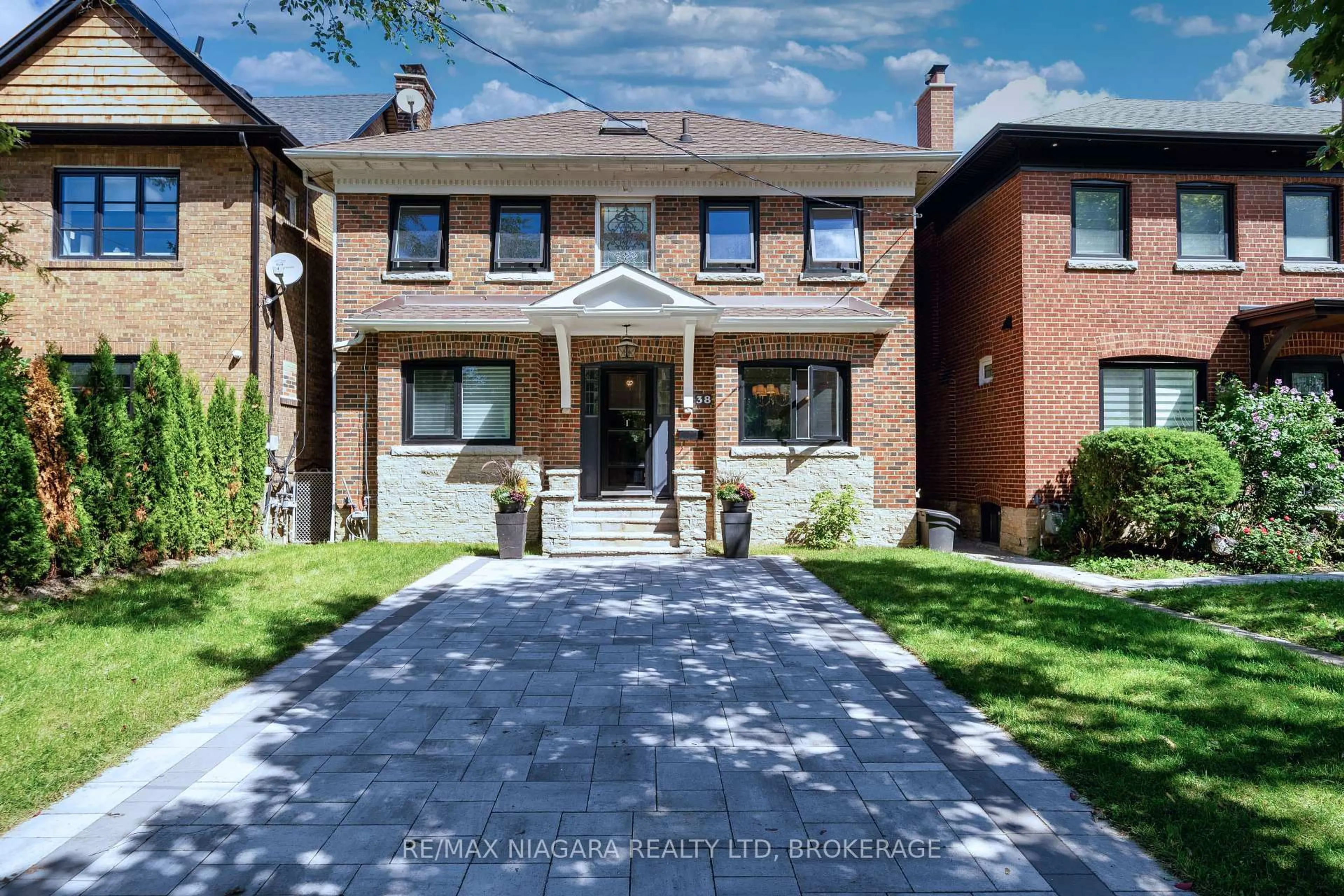 Home with brick exterior material, street for 38 Yonge Blvd, Toronto Ontario M5M 3G5