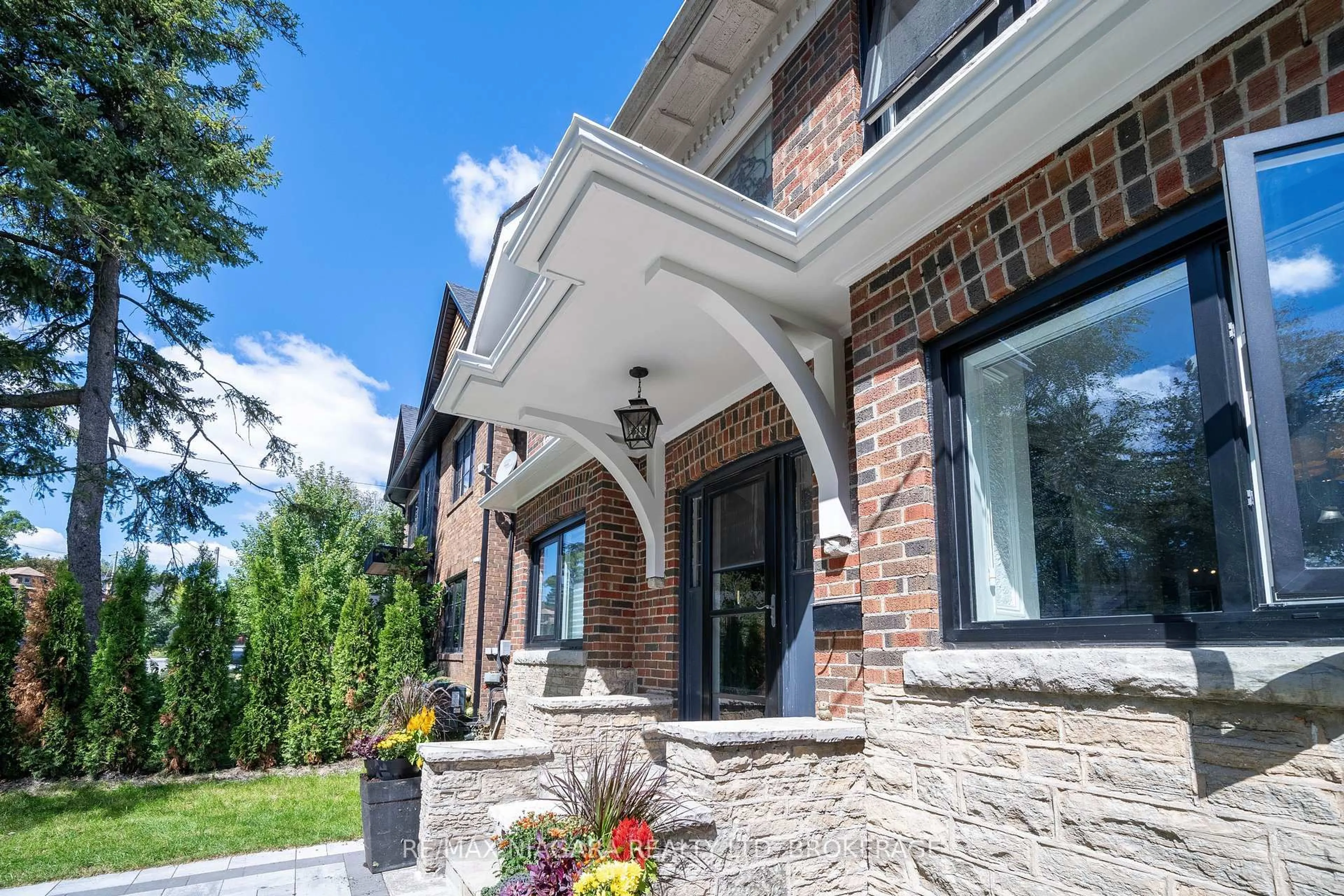 Home with brick exterior material, unknown for 38 Yonge Blvd, Toronto Ontario M5M 3G5