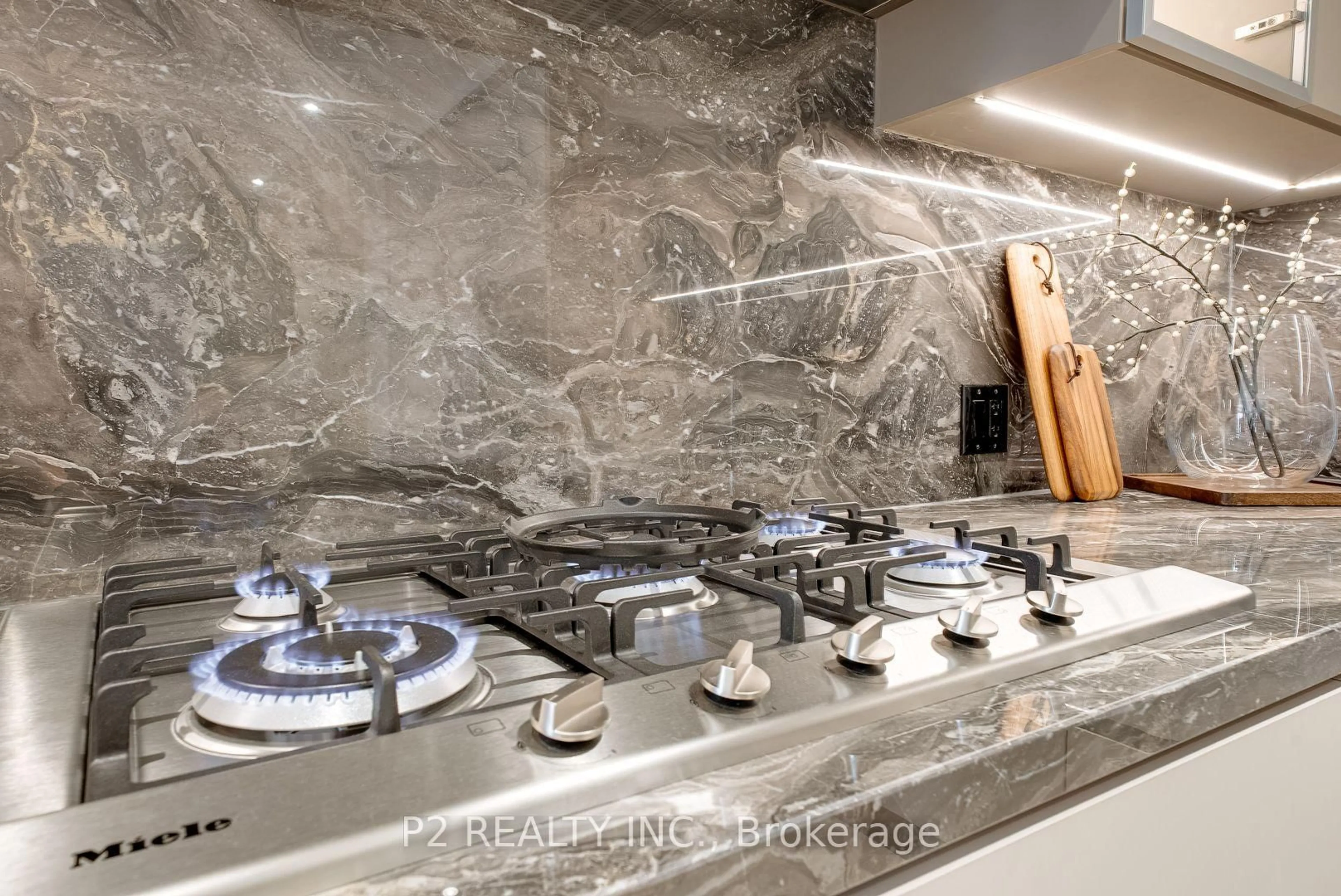 Contemporary kitchen, ceramic/tile floor for 2 Forest Hill #208, Toronto Ontario M4V 2L3