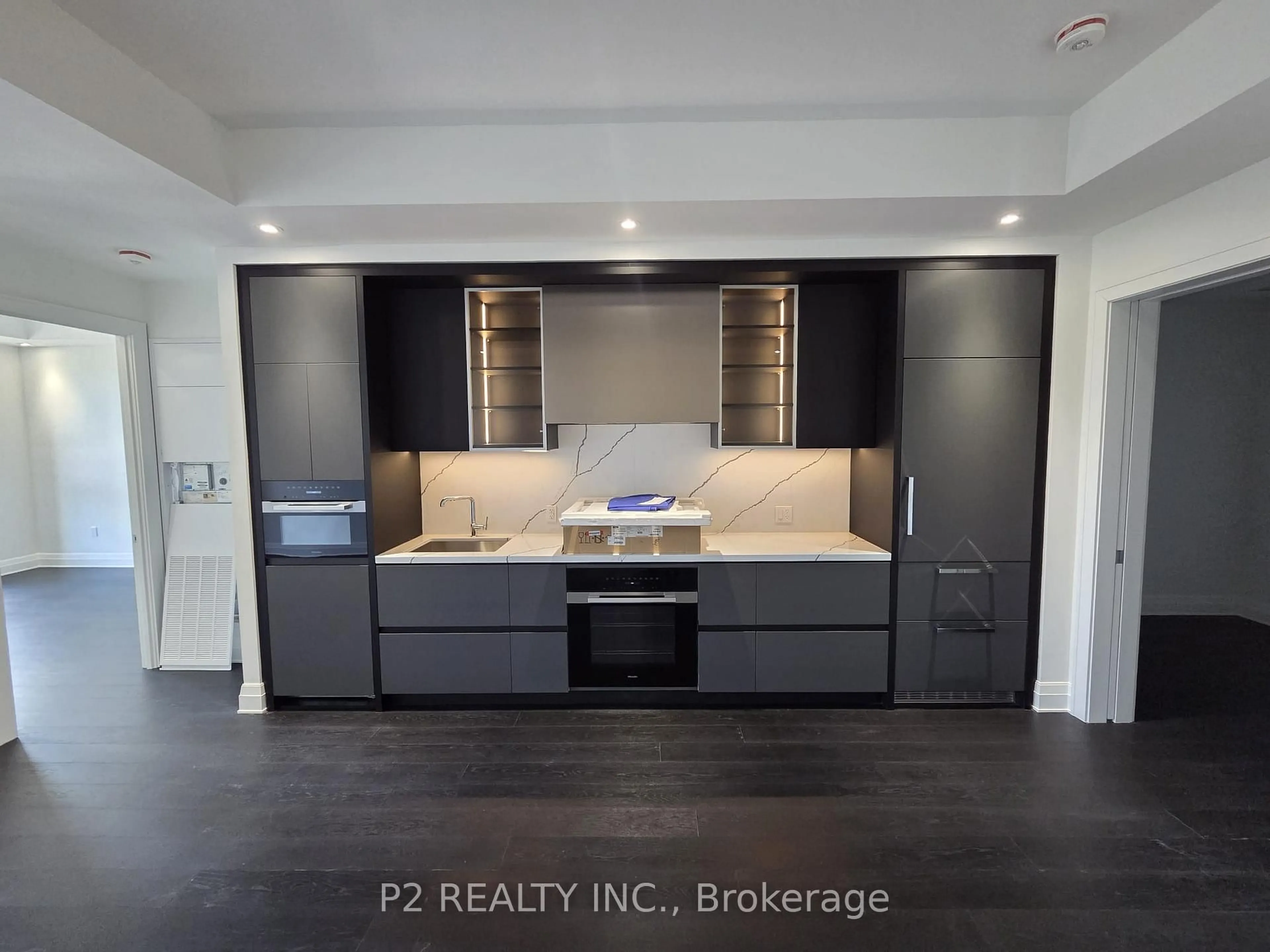 Contemporary kitchen, unknown for 2 Forest Hill Rd #406, Toronto Ontario M4V 2L3